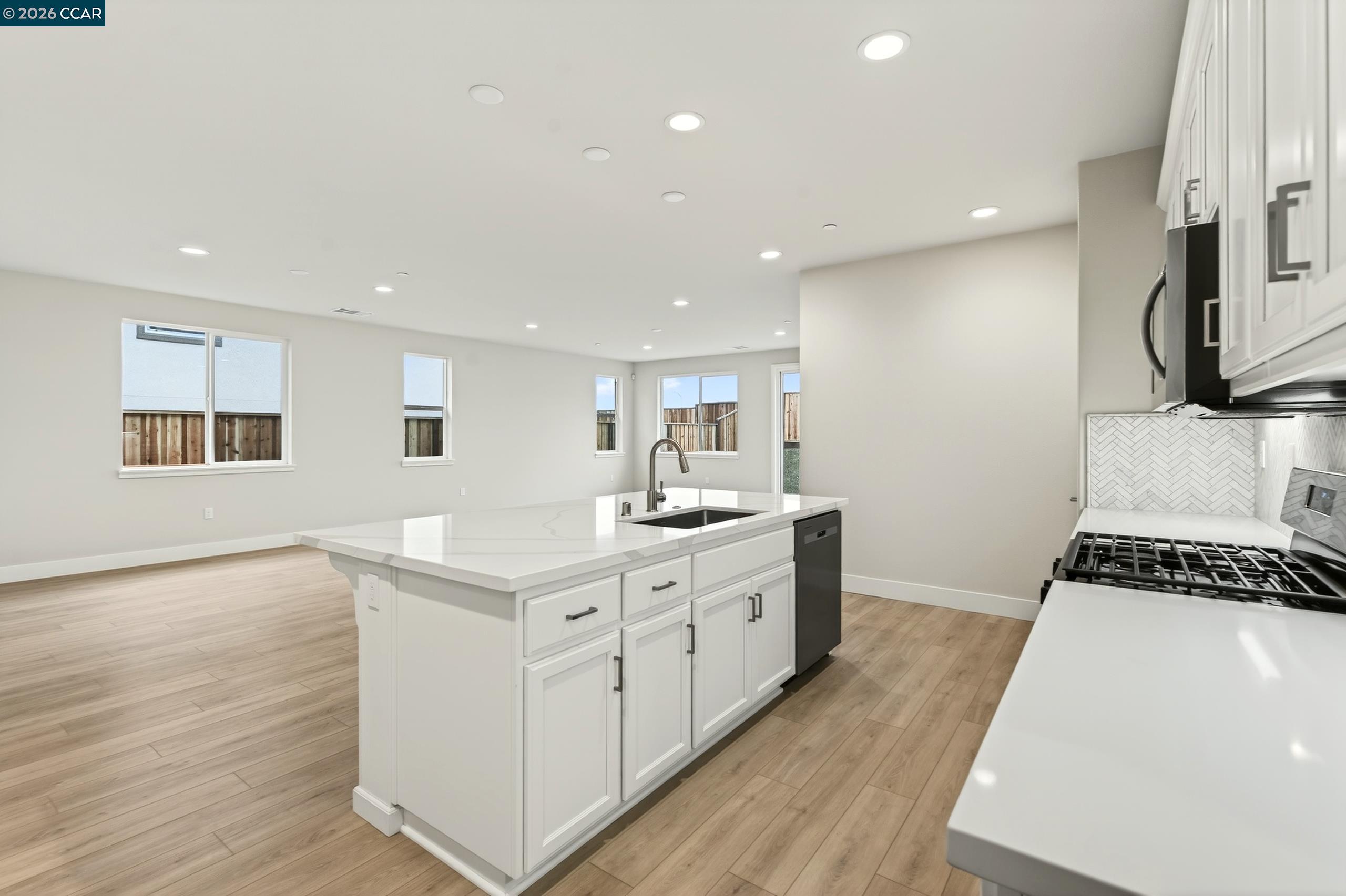 Detail Gallery Image 9 of 26 For 5609 Majestic Oak Way, Antioch,  CA 94531 - 3 Beds | 2/1 Baths