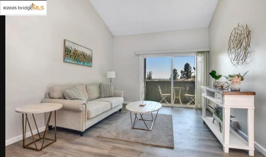 Detail Gallery Image 8 of 36 For 1333 N Camino Alto #249,  Vallejo,  CA 94589 - 3 Beds | 2 Baths