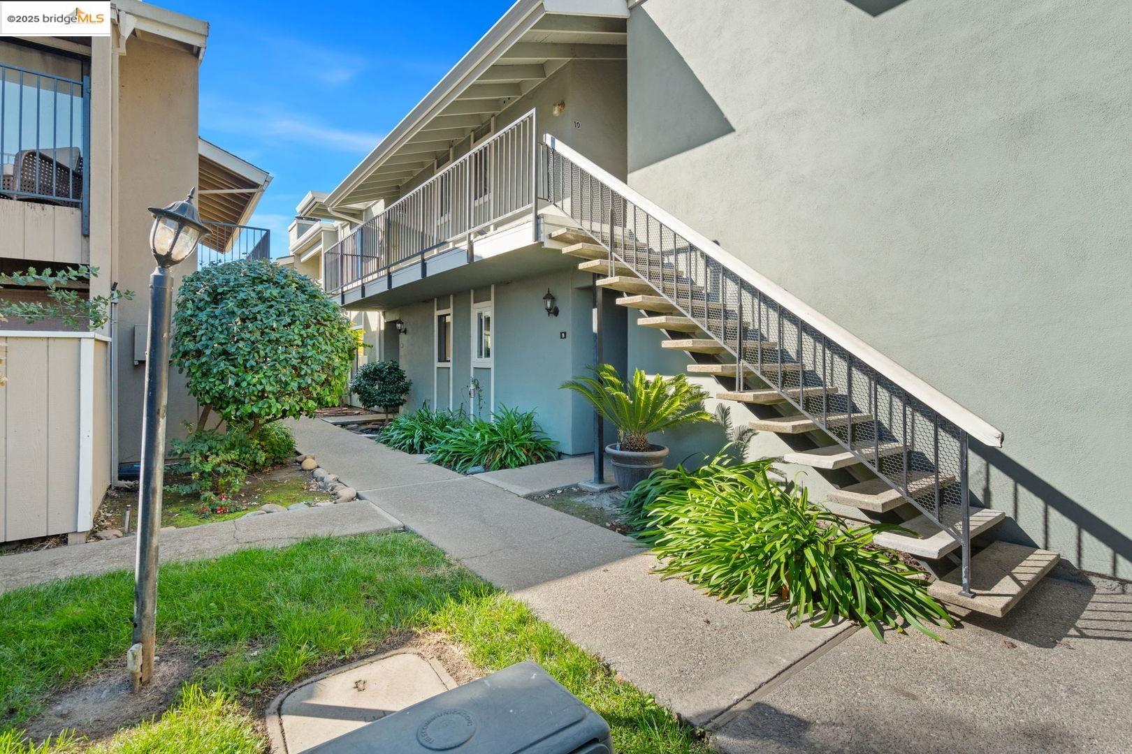 Front Image Thumbnail for EB41116520