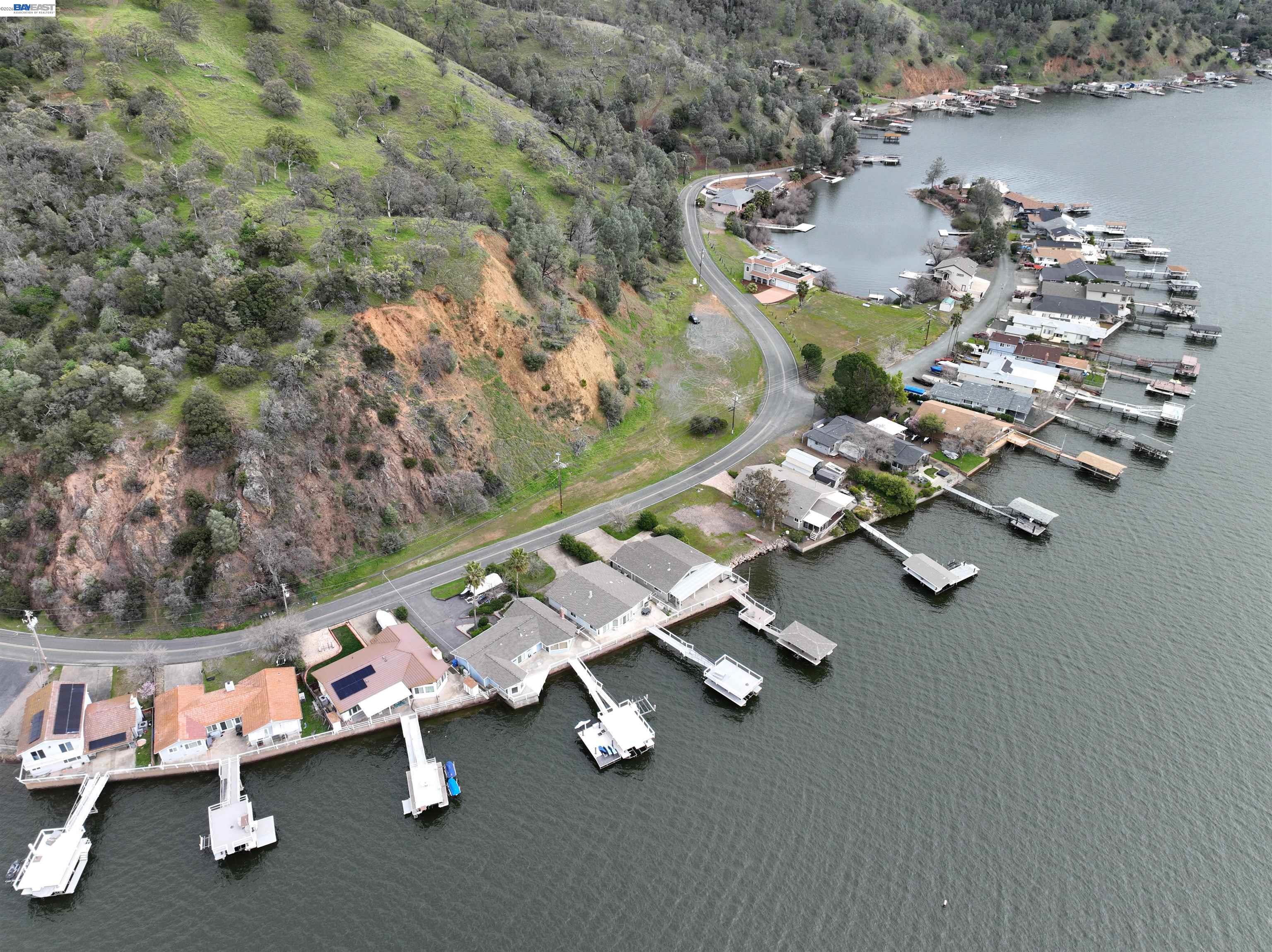 Detail Gallery Image 4 of 41 For 11130 Lakeshore Dr, Clearlake,  CA 95424 - – Beds | – Baths