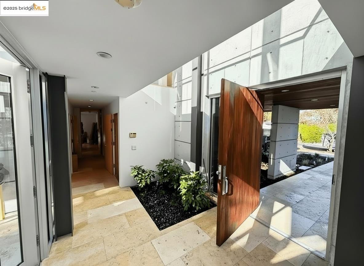 Detail Gallery Image 6 of 42 For 4000 Manzana Lane, Palo Alto,  CA 94306 - 6 Beds | 6 Baths