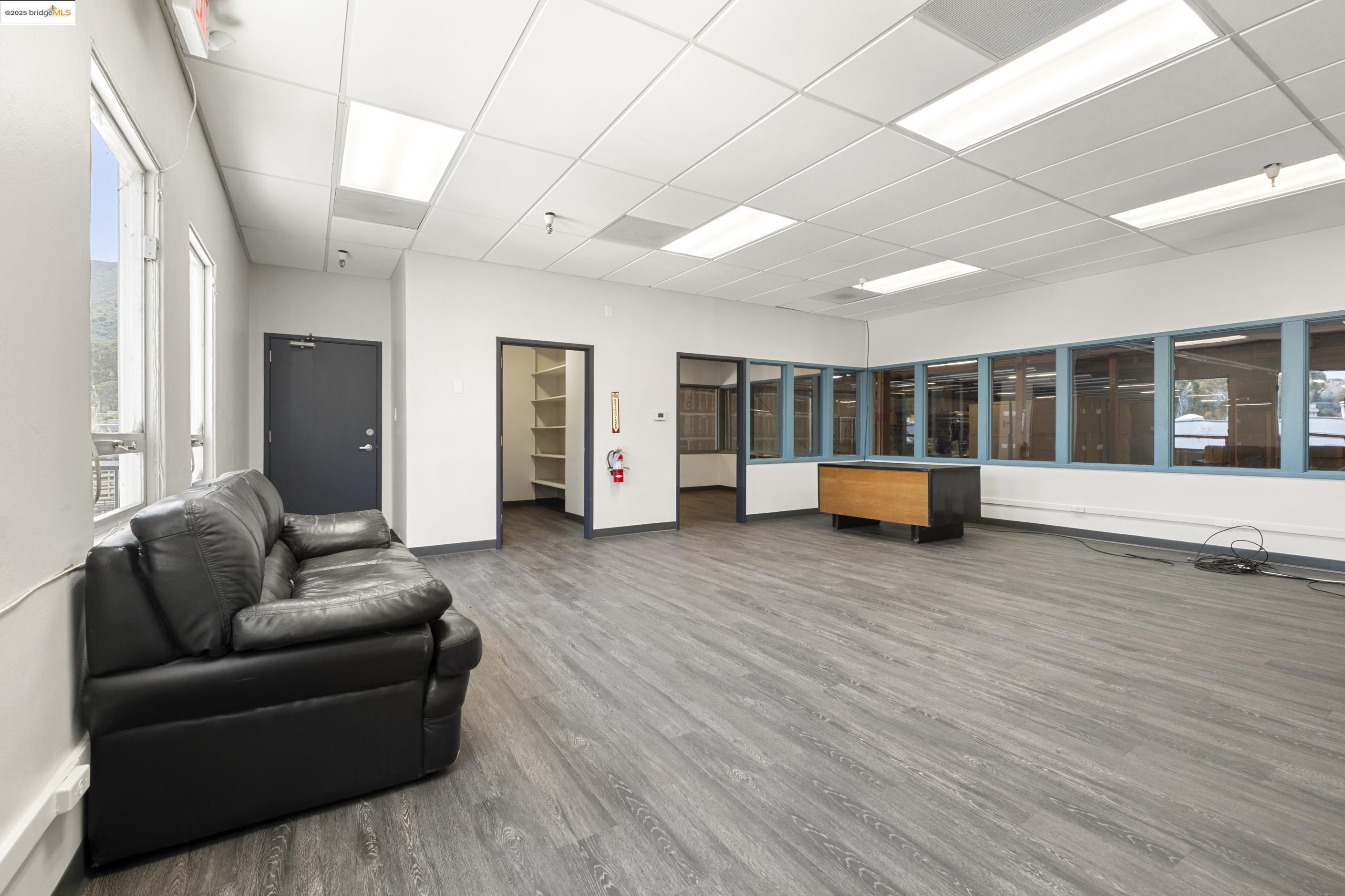 Detail Gallery Image 16 of 33 For 430 Valley Dr, Brisbane,  CA 94005 - – Beds | – Baths