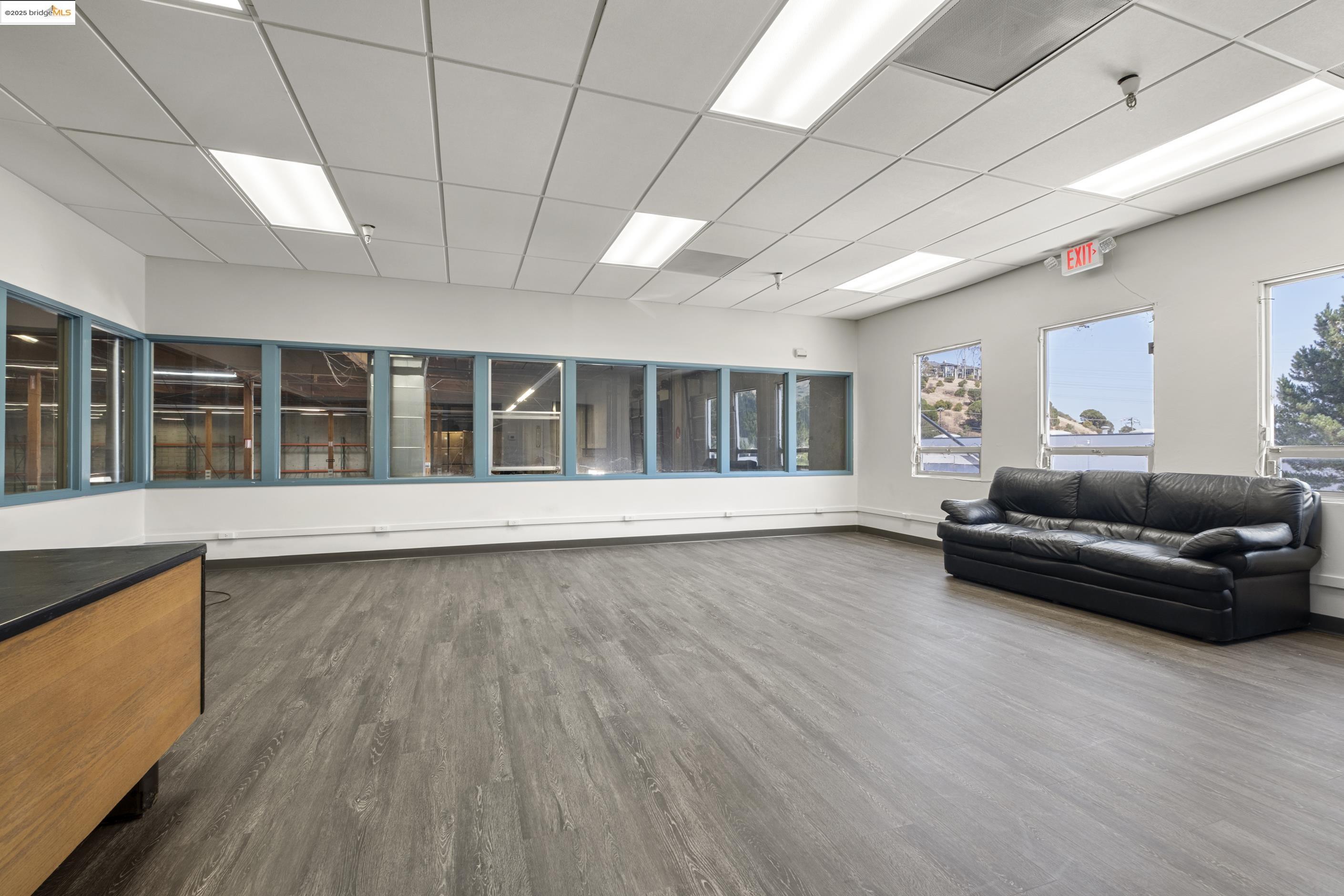 Detail Gallery Image 18 of 33 For 430 Valley Dr, Brisbane,  CA 94005 - – Beds | – Baths