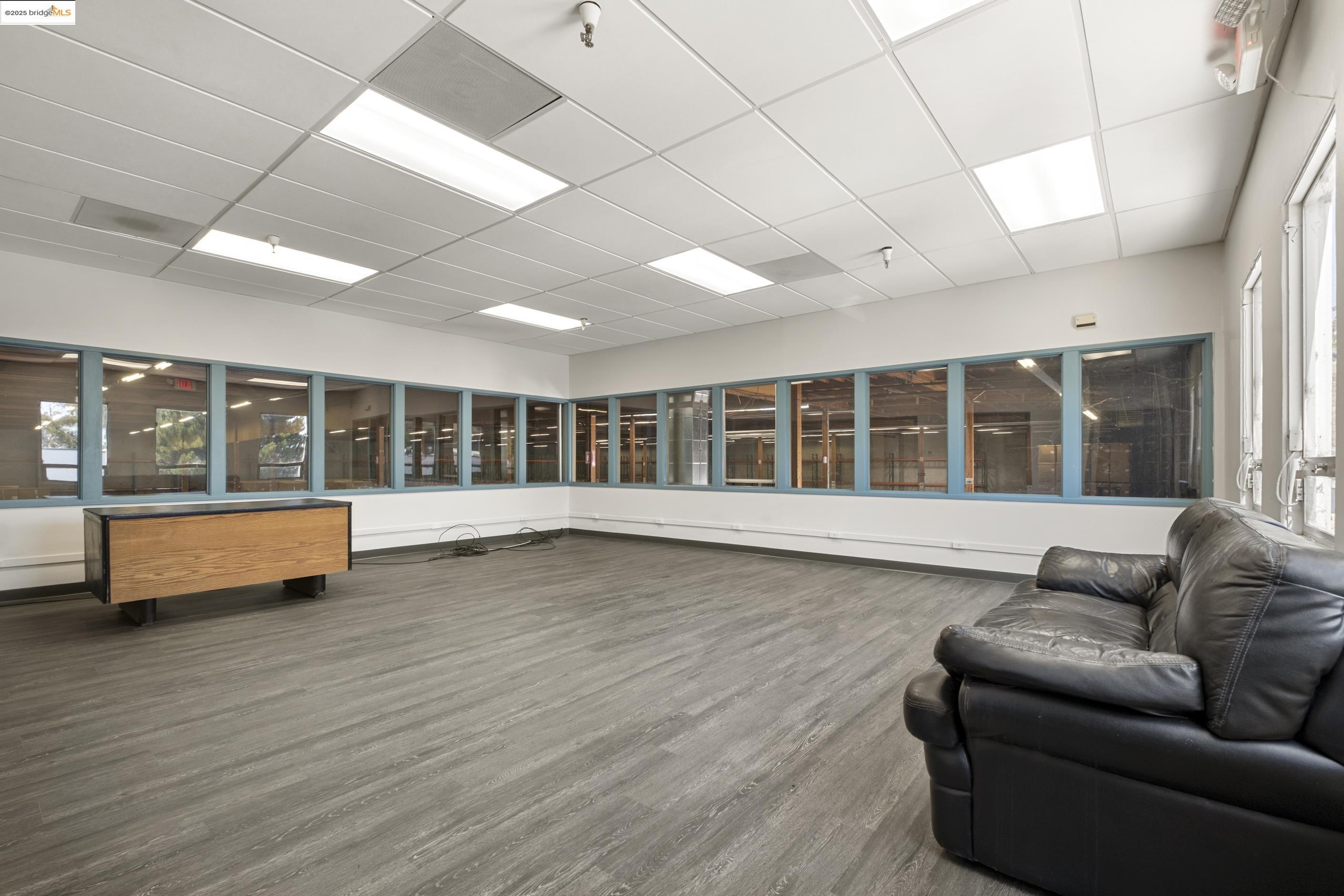 Detail Gallery Image 19 of 33 For 430 Valley Dr, Brisbane,  CA 94005 - – Beds | – Baths