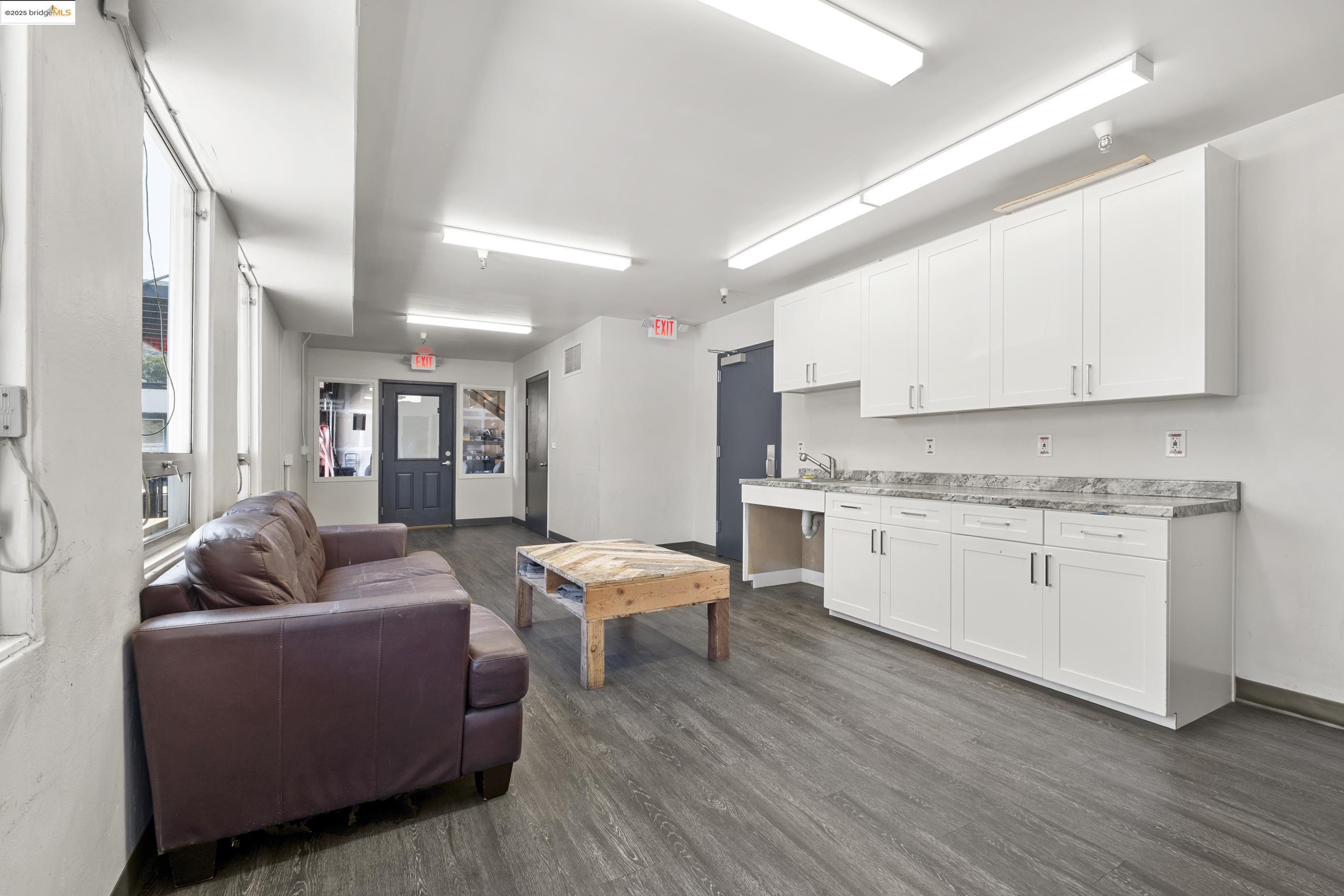 Detail Gallery Image 26 of 33 For 430 Valley Dr, Brisbane,  CA 94005 - – Beds | – Baths