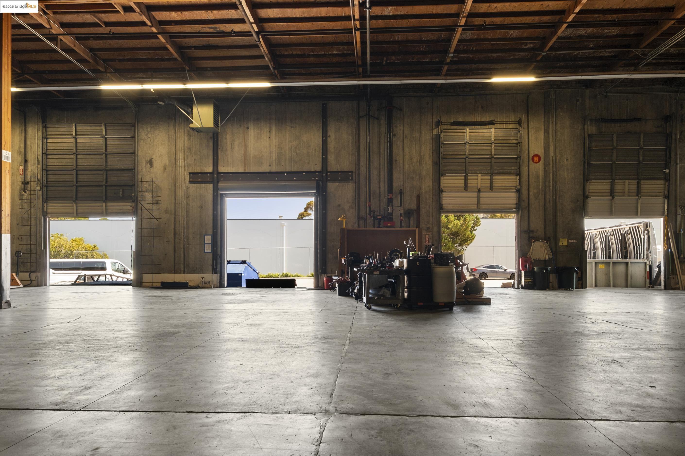 Detail Gallery Image 5 of 33 For 430 Valley Dr, Brisbane,  CA 94005 - – Beds | – Baths