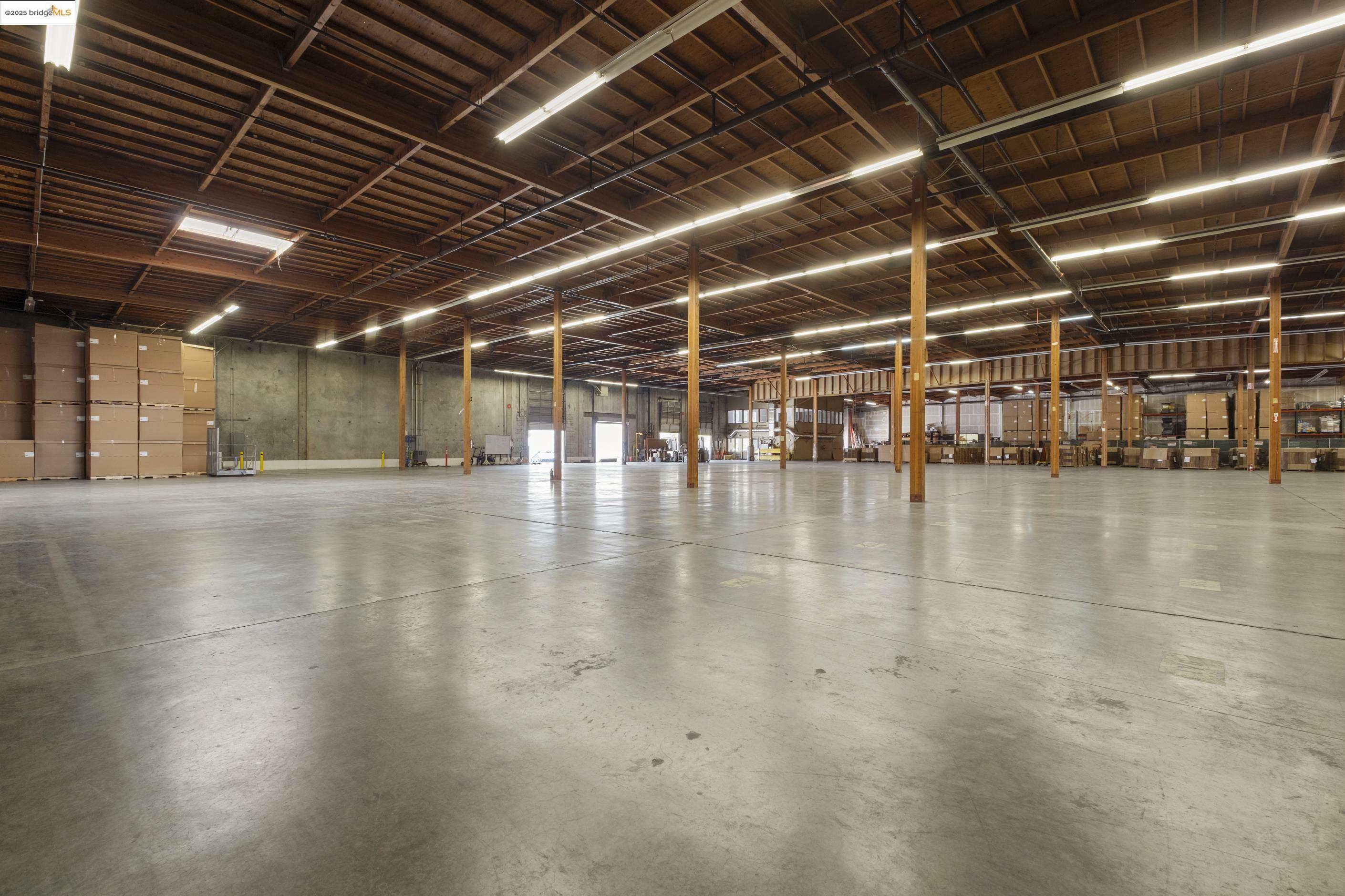 Detail Gallery Image 10 of 33 For 430 Valley Dr, Brisbane,  CA 94005 - – Beds | – Baths