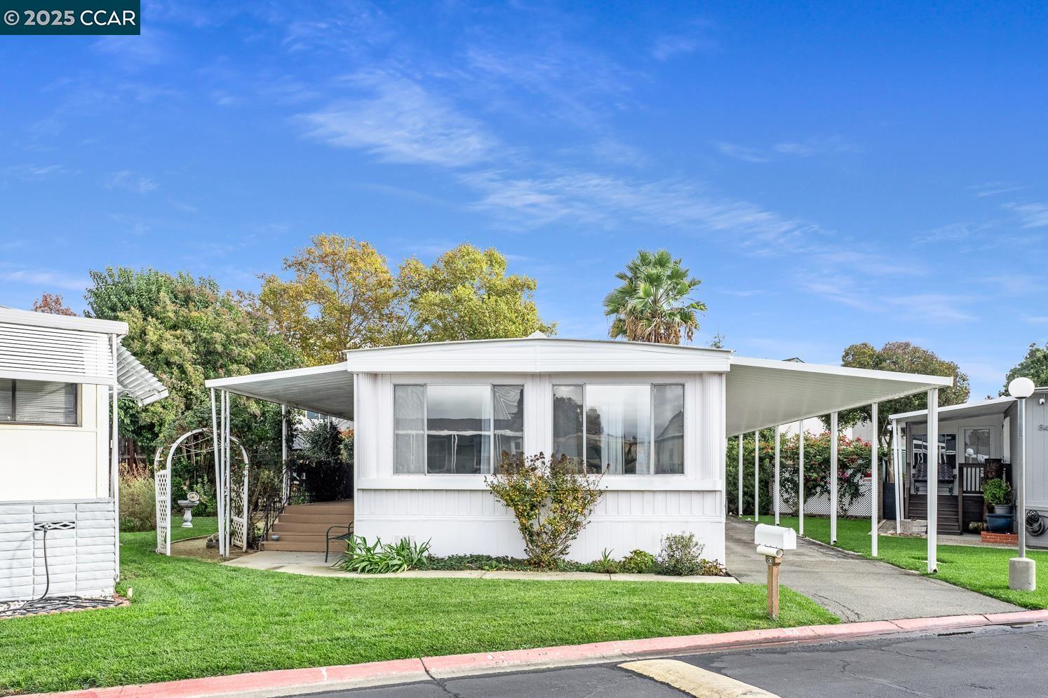 Front Image Thumbnail for CC41116910