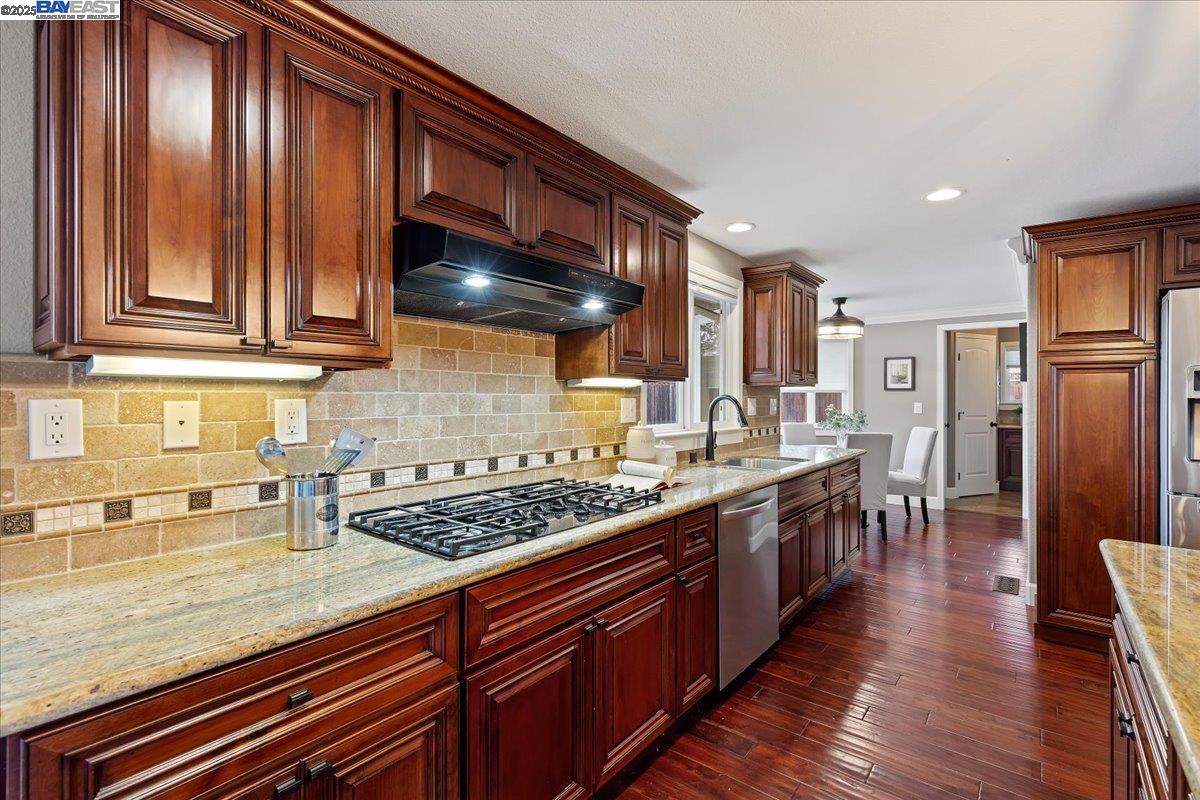 Detail Gallery Image 10 of 54 For 1766 Risdon Rd, Concord,  CA 94518 - 4 Beds | 2/1 Baths