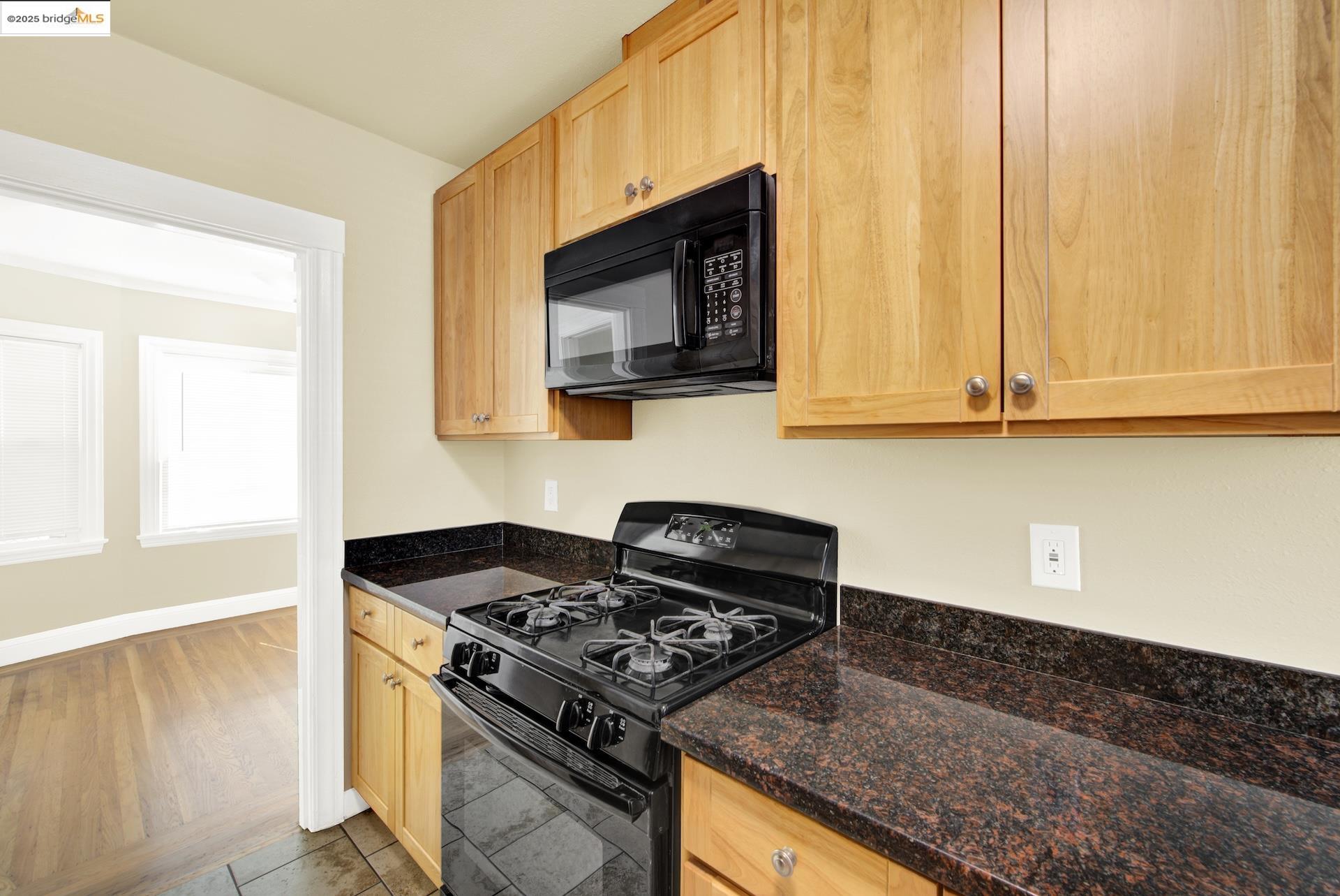 Detail Gallery Image 18 of 60 For 640 11th St, Richmond,  CA 94801 - 5 Beds | 2 Baths