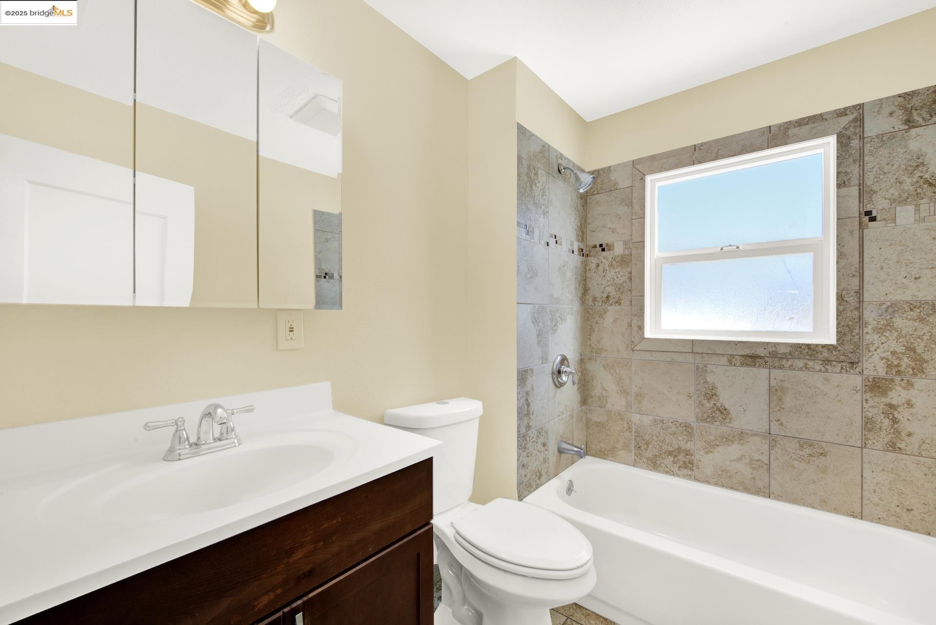 Detail Gallery Image 27 of 60 For 640 11th St, Richmond,  CA 94801 - 5 Beds | 2 Baths