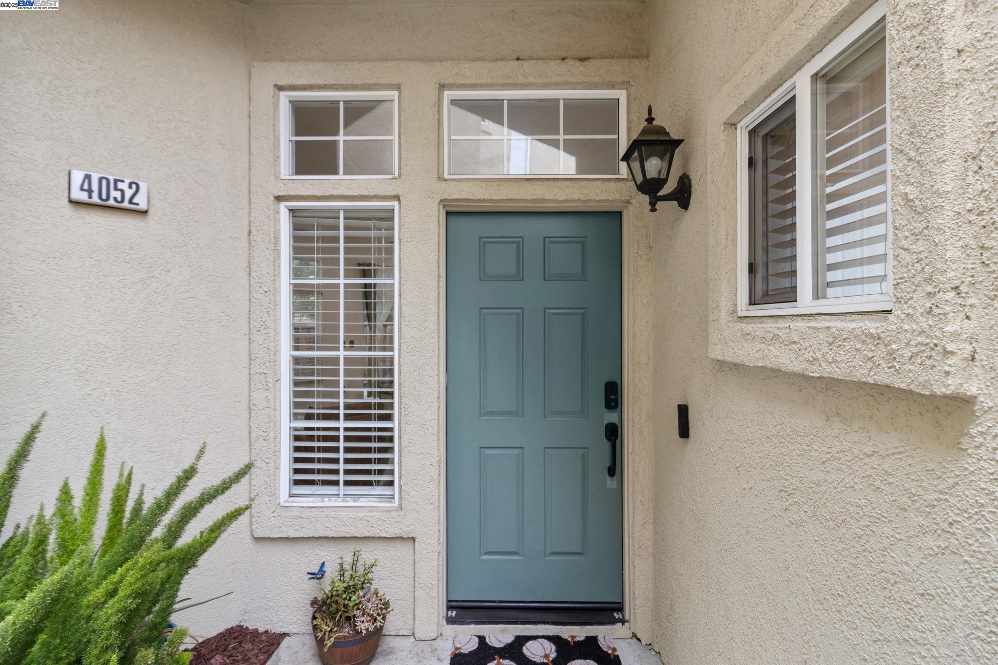 Detail Gallery Image 3 of 36 For 4052 Ghiotti Ct, Pleasanton,  CA 94588 - 2 Beds | 2/1 Baths
