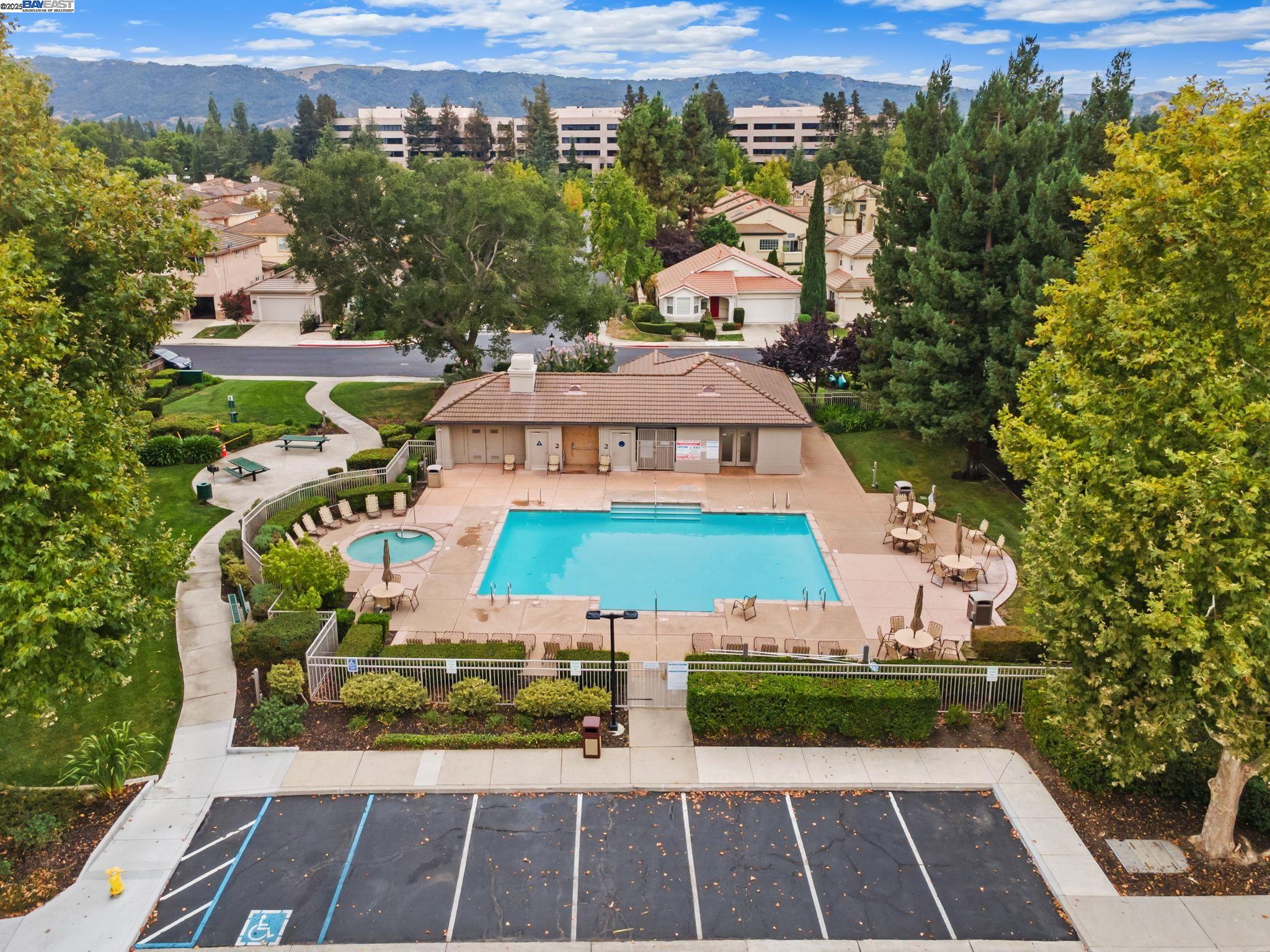 Detail Gallery Image 32 of 36 For 4052 Ghiotti Ct, Pleasanton,  CA 94588 - 2 Beds | 2/1 Baths