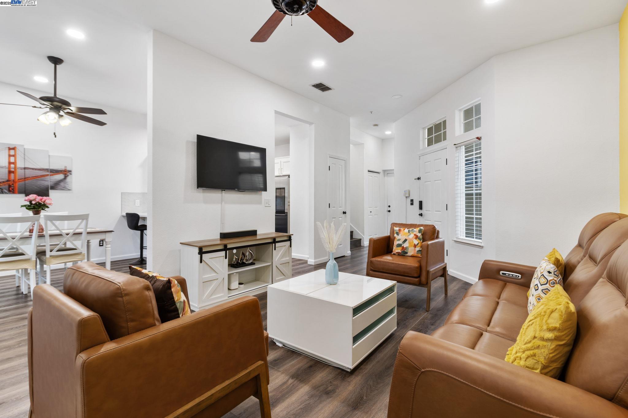 Detail Gallery Image 7 of 36 For 4052 Ghiotti Ct, Pleasanton,  CA 94588 - 2 Beds | 2/1 Baths