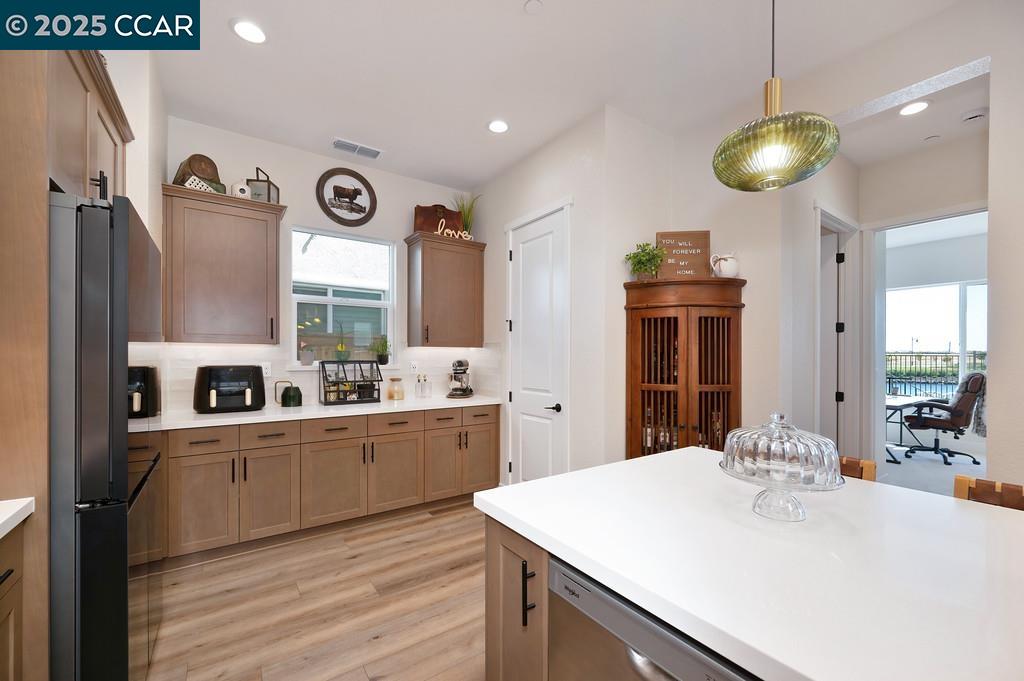 Detail Gallery Image 13 of 54 For 17324 Bushwick Ln, Lathrop,  CA 95330 - 4 Beds | 3 Baths