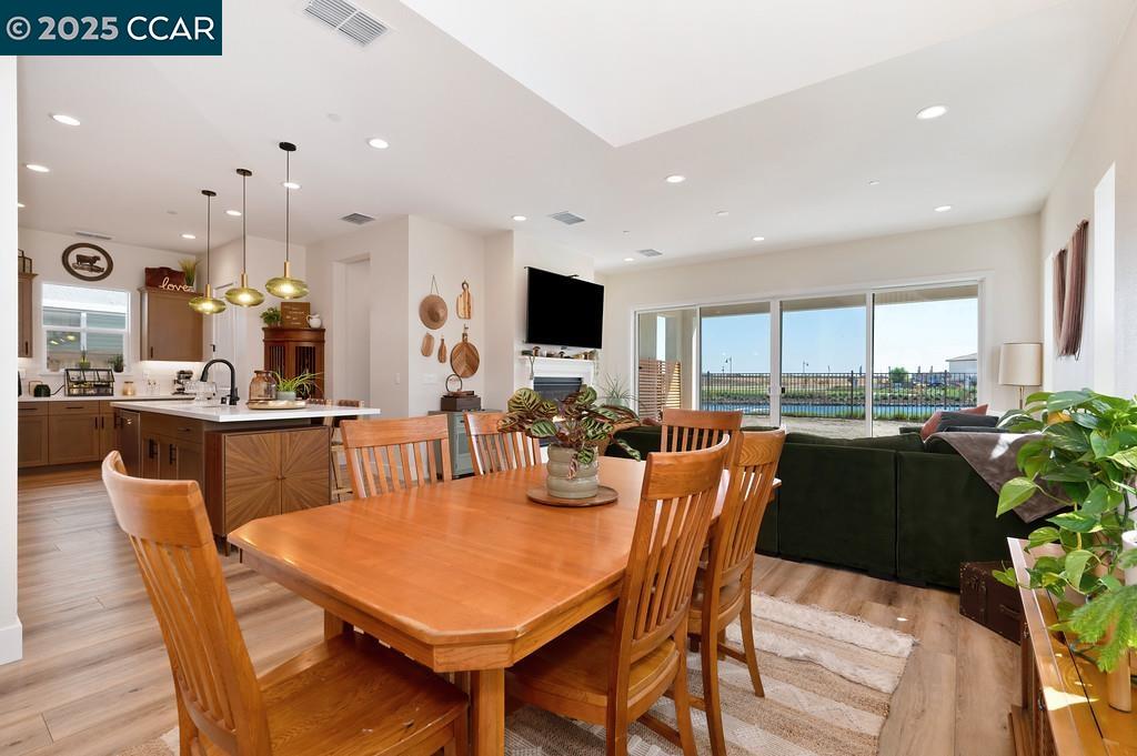 Detail Gallery Image 6 of 54 For 17324 Bushwick Ln, Lathrop,  CA 95330 - 4 Beds | 3 Baths