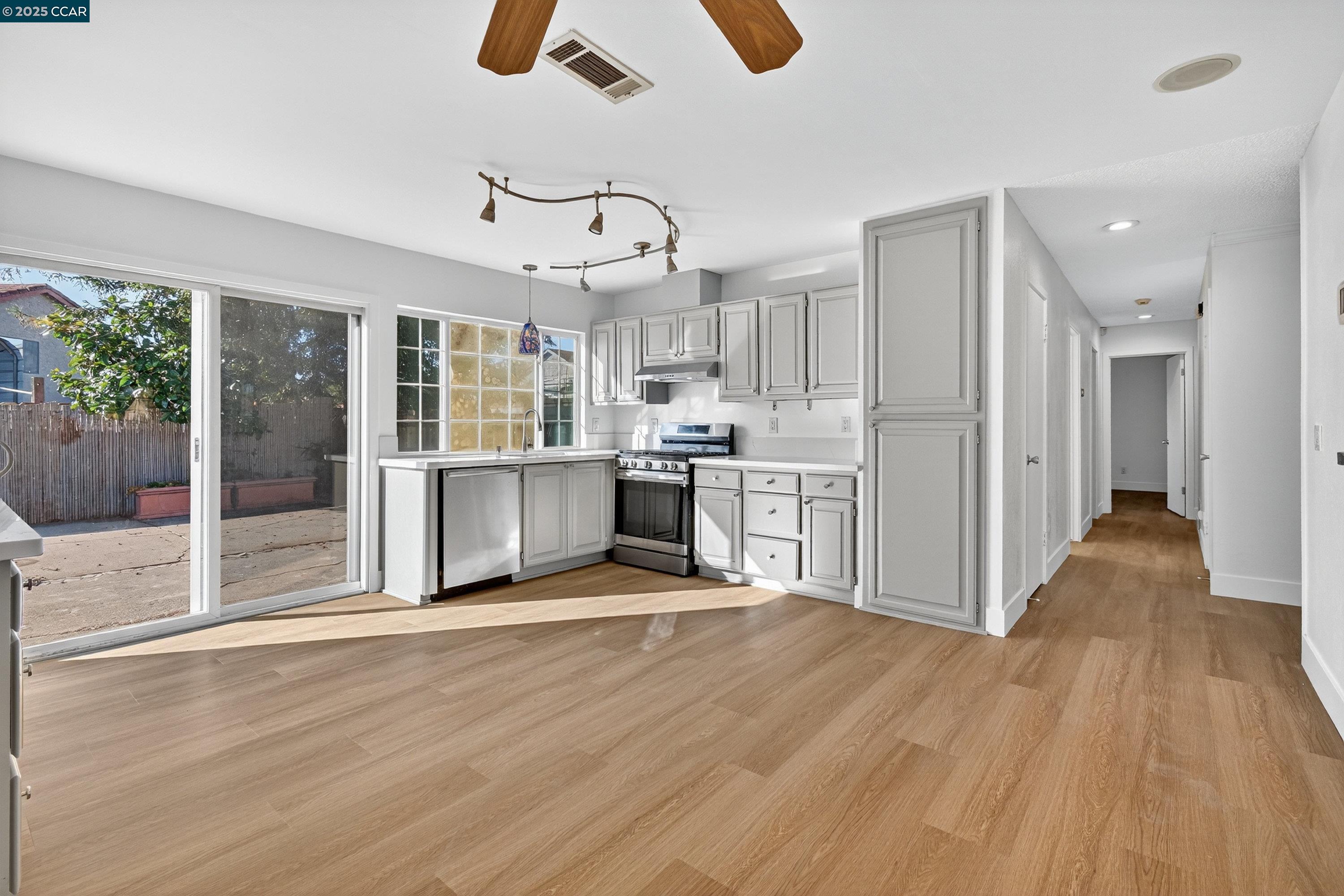 Detail Gallery Image 18 of 41 For 705 Danrose Dr, American Canyon,  CA 94503 - 4 Beds | 2 Baths