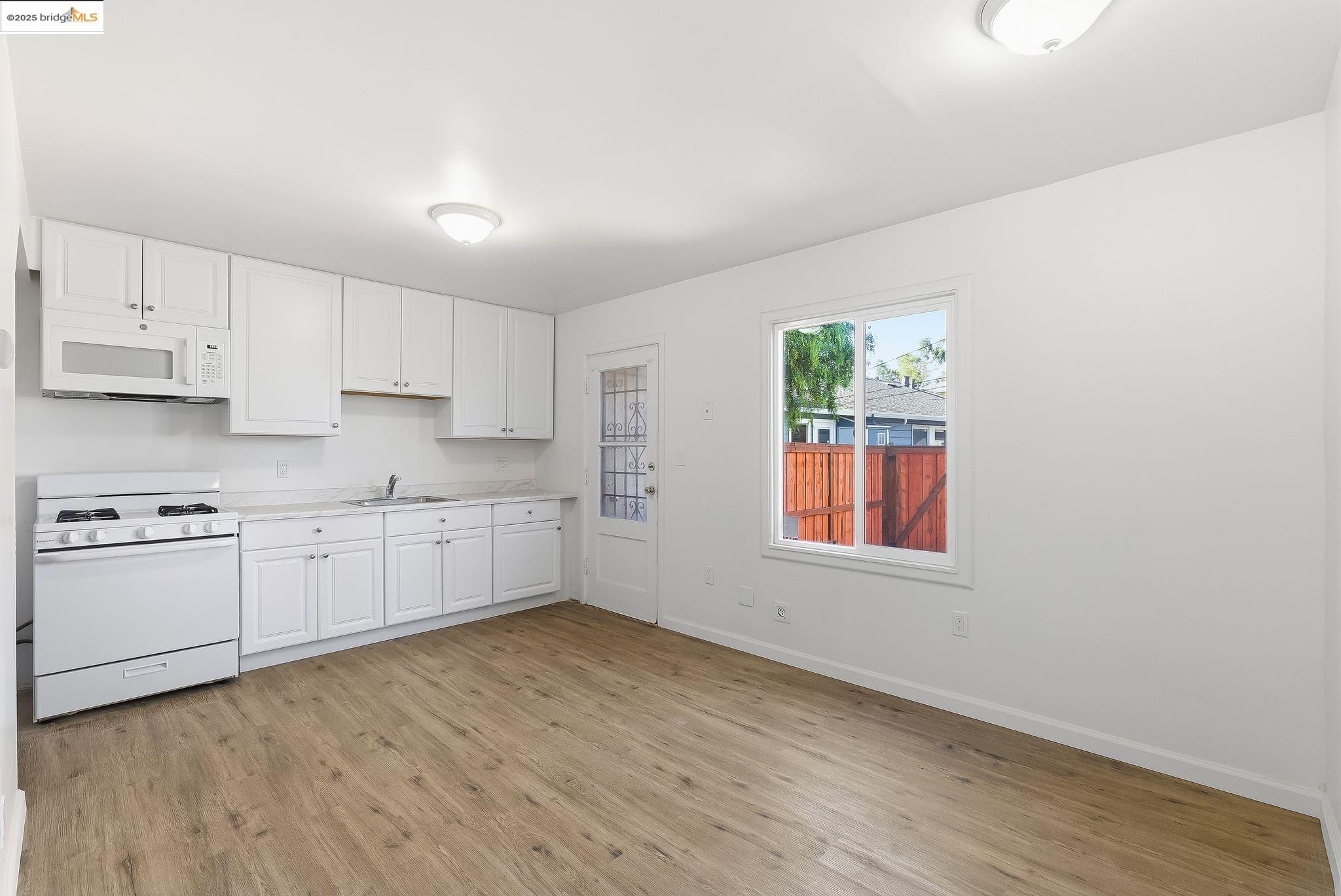 Photo #4: 41117207 Listing: Photo #4