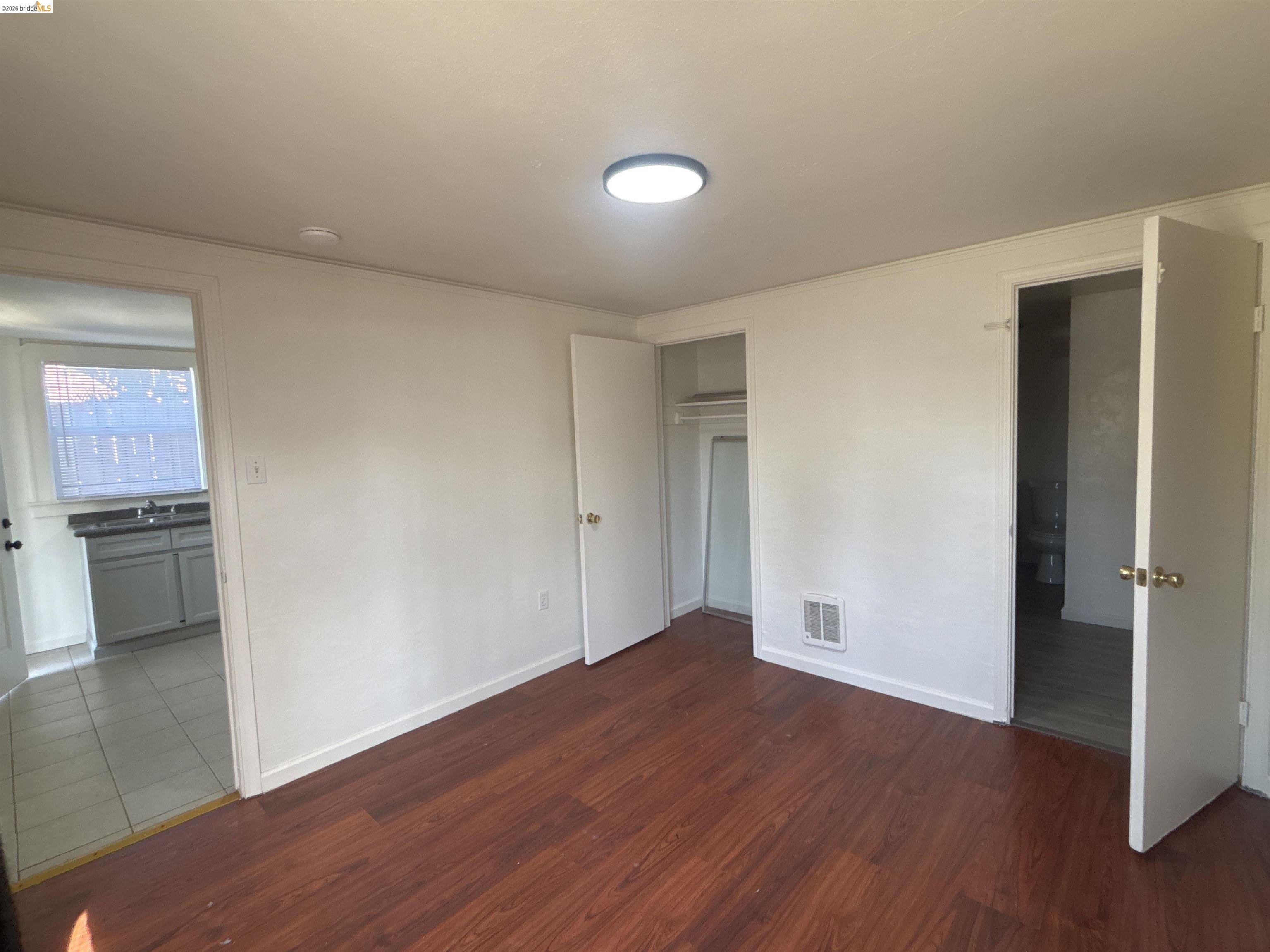 Detail Gallery Image 4 of 6 For 209 J St a,  Antioch,  CA 94509-1129 - 2 Beds | 1 Baths