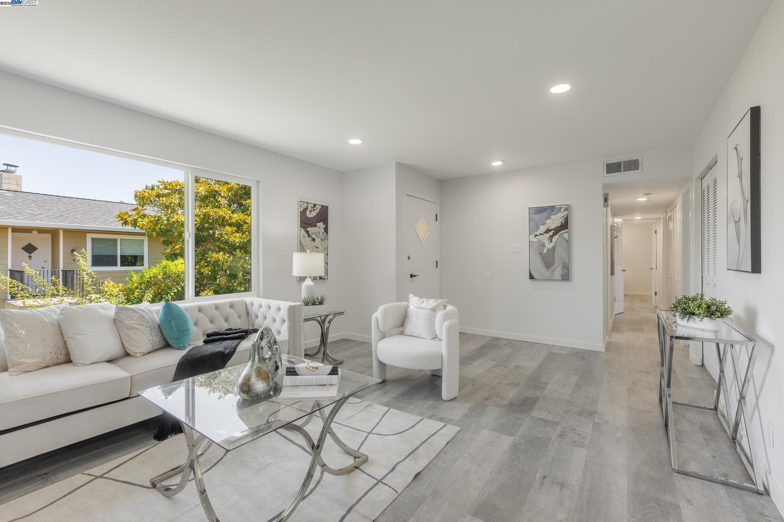 Detail Gallery Image 2 of 25 For 1965 Ascot Dr #6,  Moraga,  CA 94556 - 3 Beds | 2 Baths