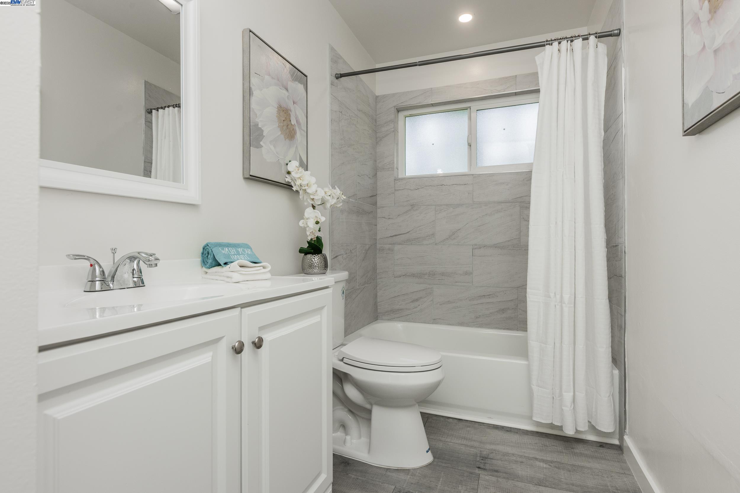 Detail Gallery Image 14 of 25 For 1965 Ascot Dr #6,  Moraga,  CA 94556 - 3 Beds | 2 Baths