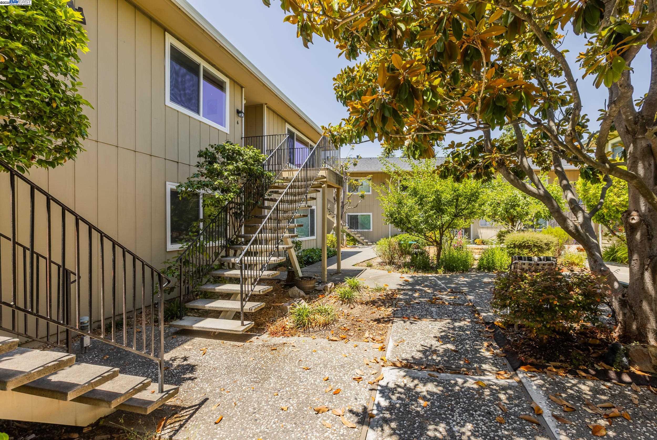 Detail Gallery Image 16 of 25 For 1965 Ascot Dr #6,  Moraga,  CA 94556 - 3 Beds | 2 Baths