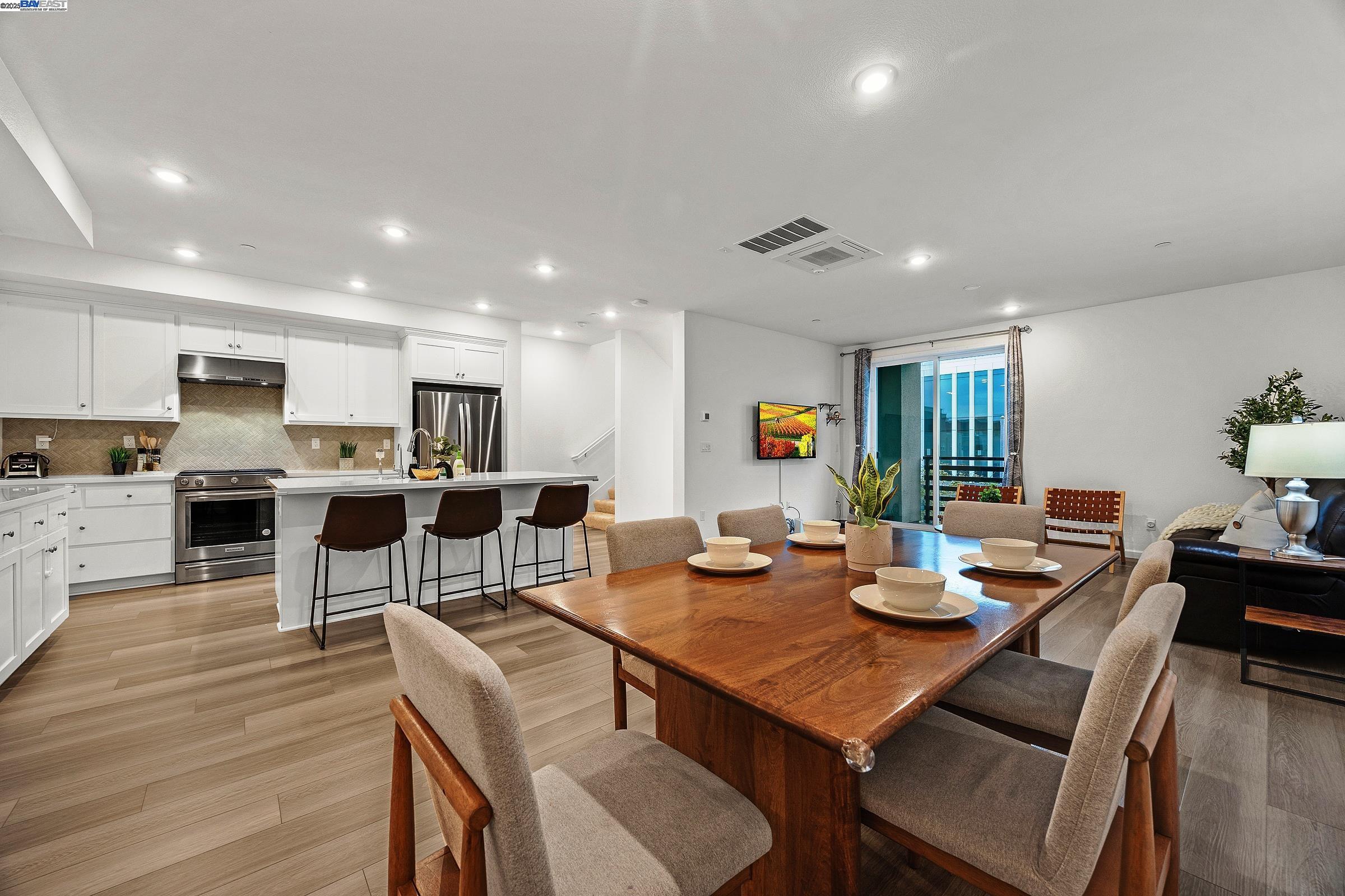 Photo #2: 41117303 Listing: Photo #2