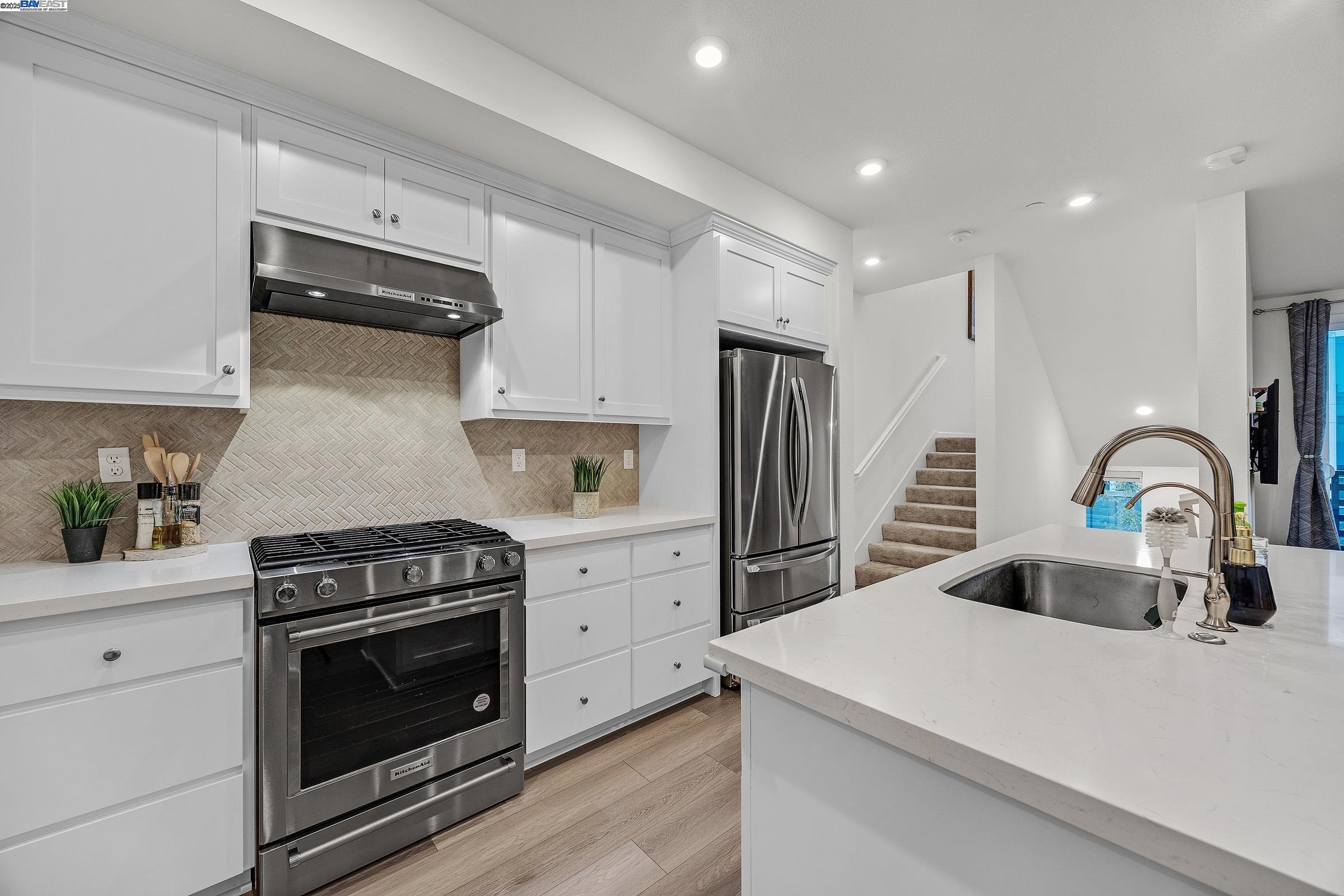 Photo #4: 41117303 Listing: Photo #4