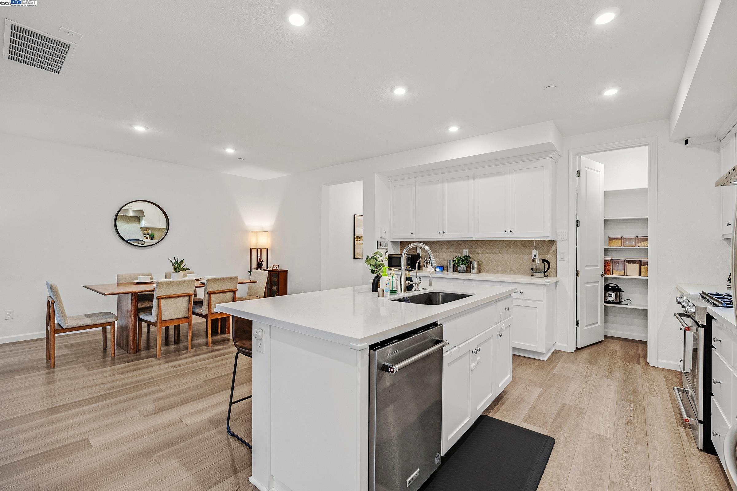 Photo #6: 41117303 Listing: Photo #6