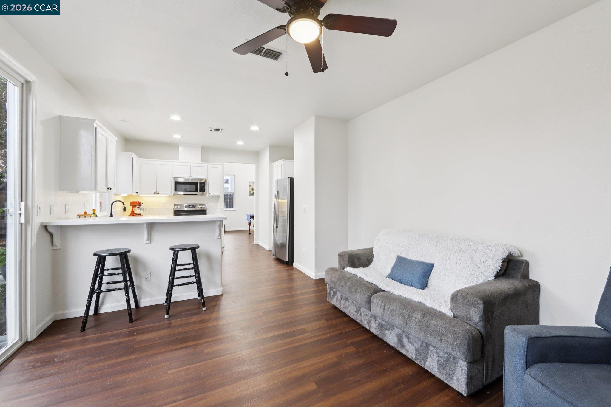 Detail Gallery Image 2 of 16 For 2919 Kennsington Ln, Tracy,  CA 95377 - 3 Beds | 2/1 Baths