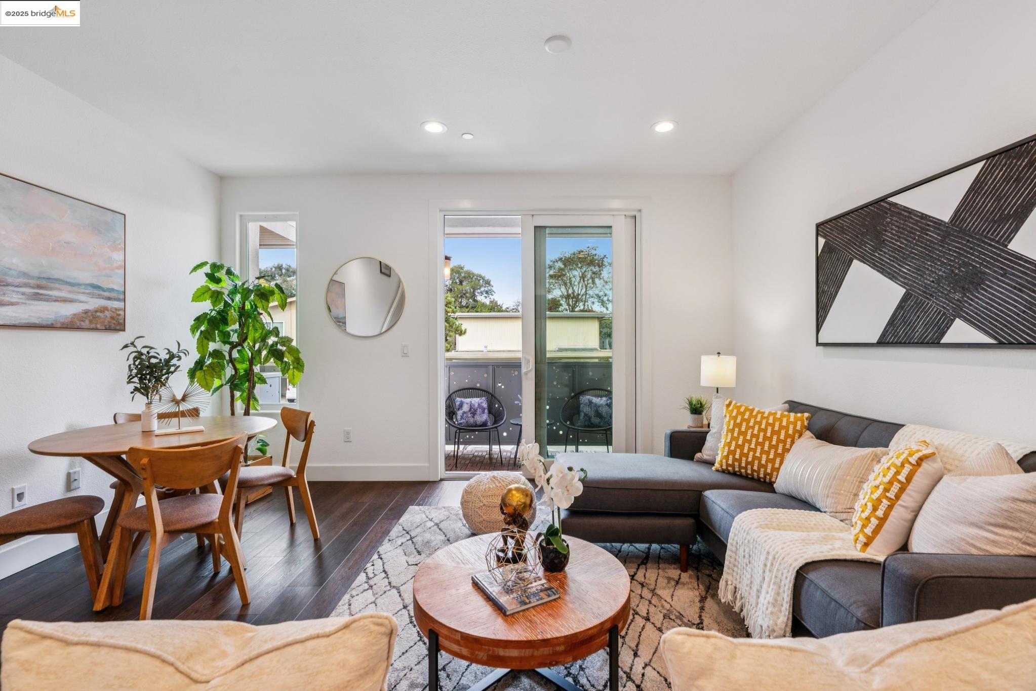 Front Image Thumbnail for EB41117365