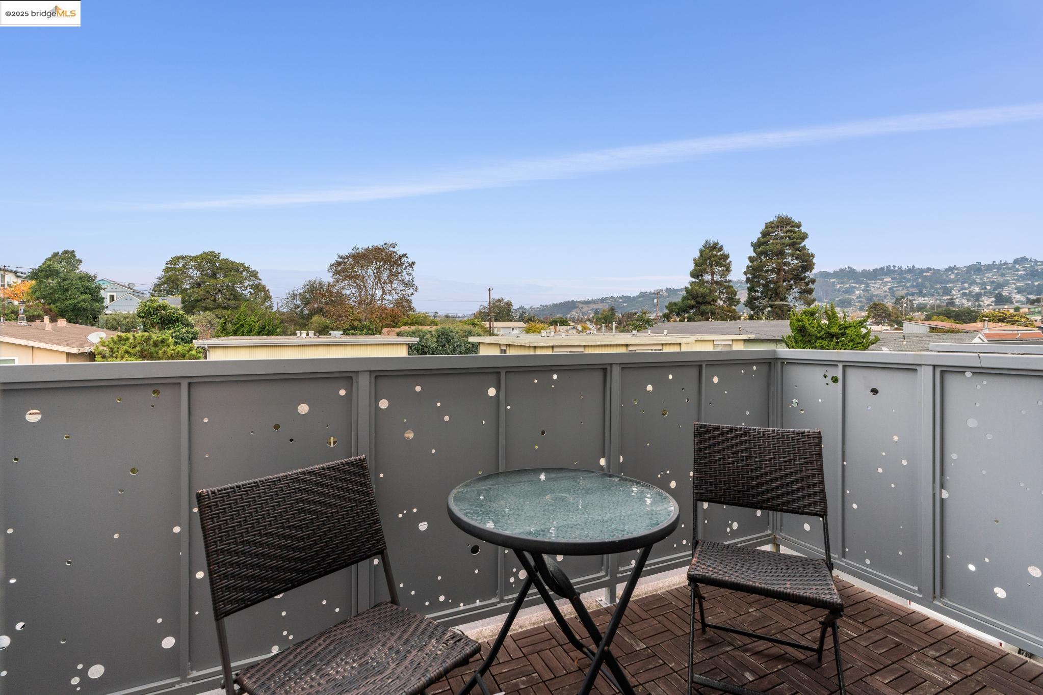 Detail Gallery Image 19 of 43 For 5814 El Dorado Ave, El Cerrito,  CA 94530 - 3 Beds | 3 Baths