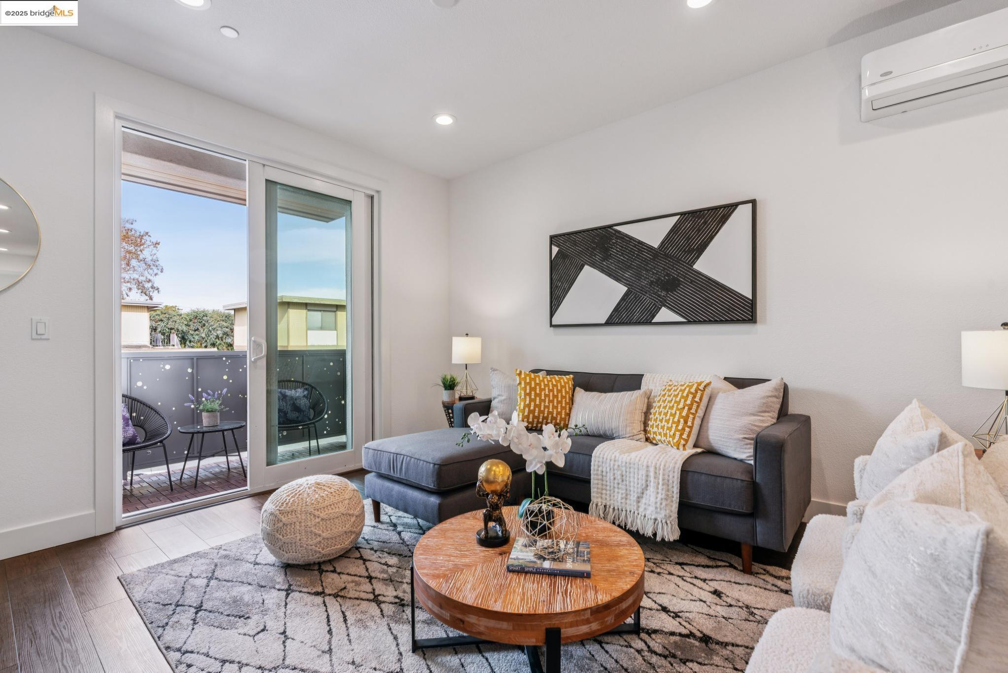 Detail Gallery Image 3 of 43 For 5814 El Dorado Ave, El Cerrito,  CA 94530 - 3 Beds | 3 Baths