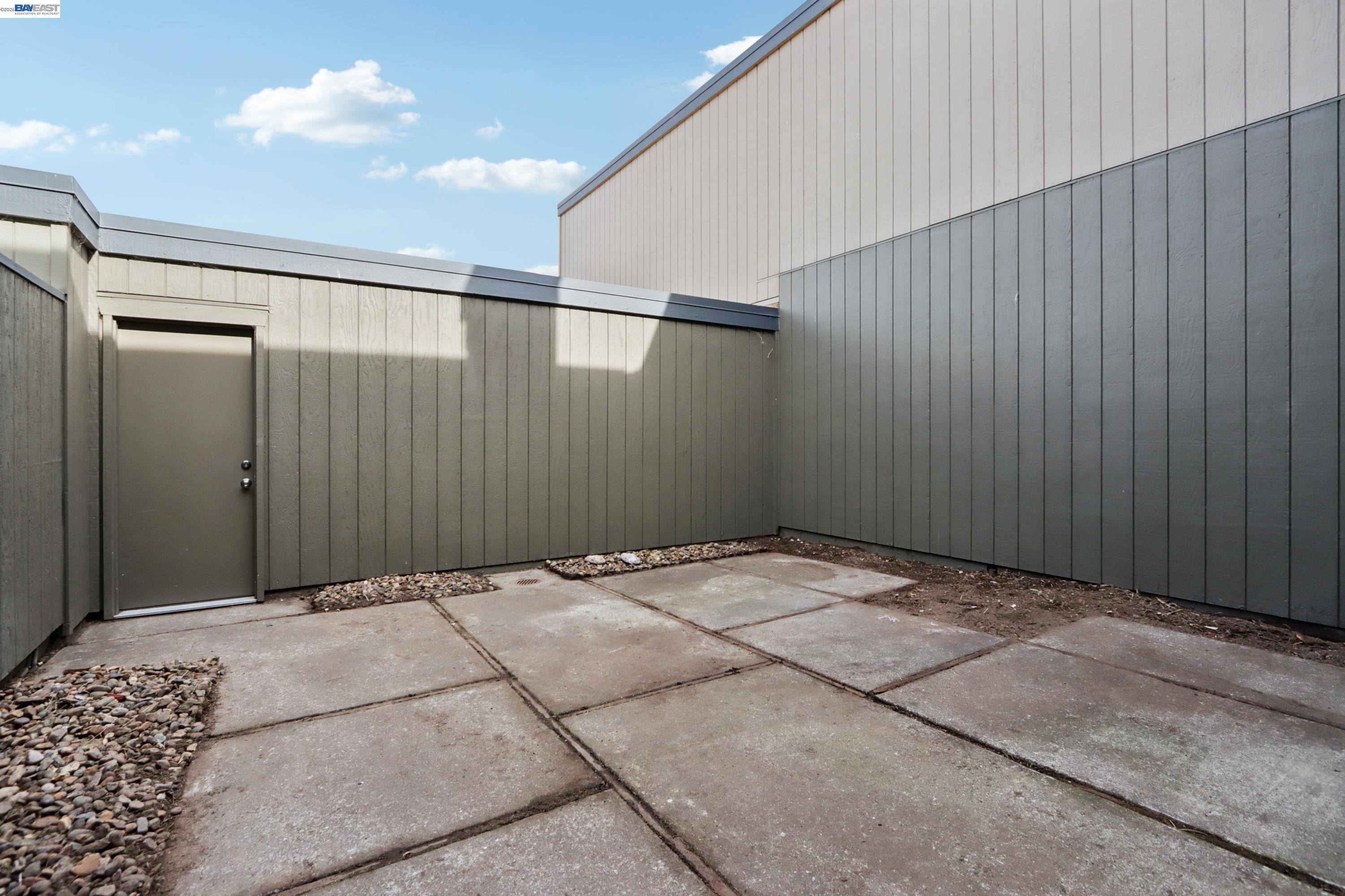 Detail Gallery Image 14 of 16 For 3523 Oleander Ave, Alameda,  CA 94502 - 2 Beds | 1/1 Baths