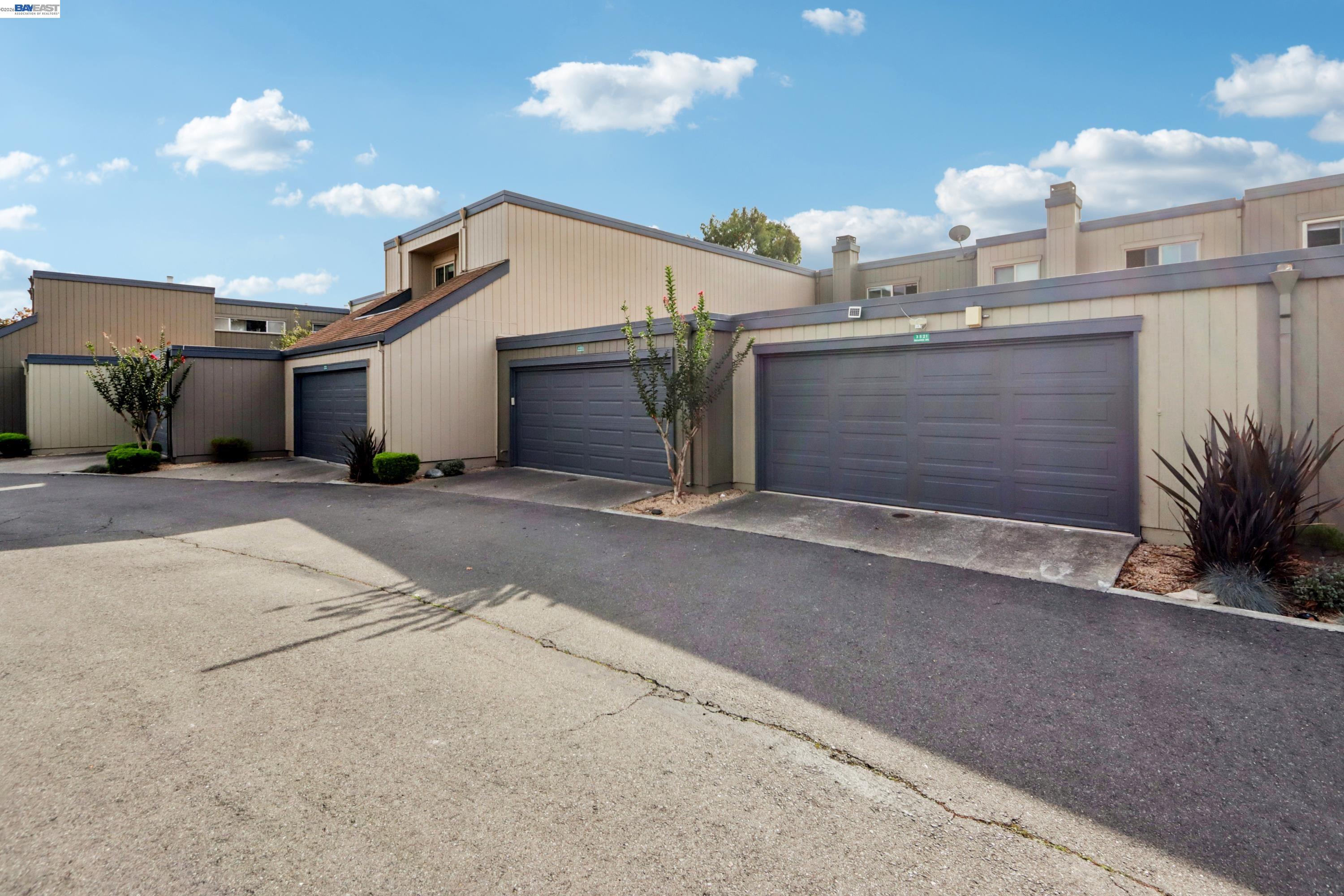 Detail Gallery Image 15 of 16 For 3523 Oleander Ave, Alameda,  CA 94502 - 2 Beds | 1/1 Baths