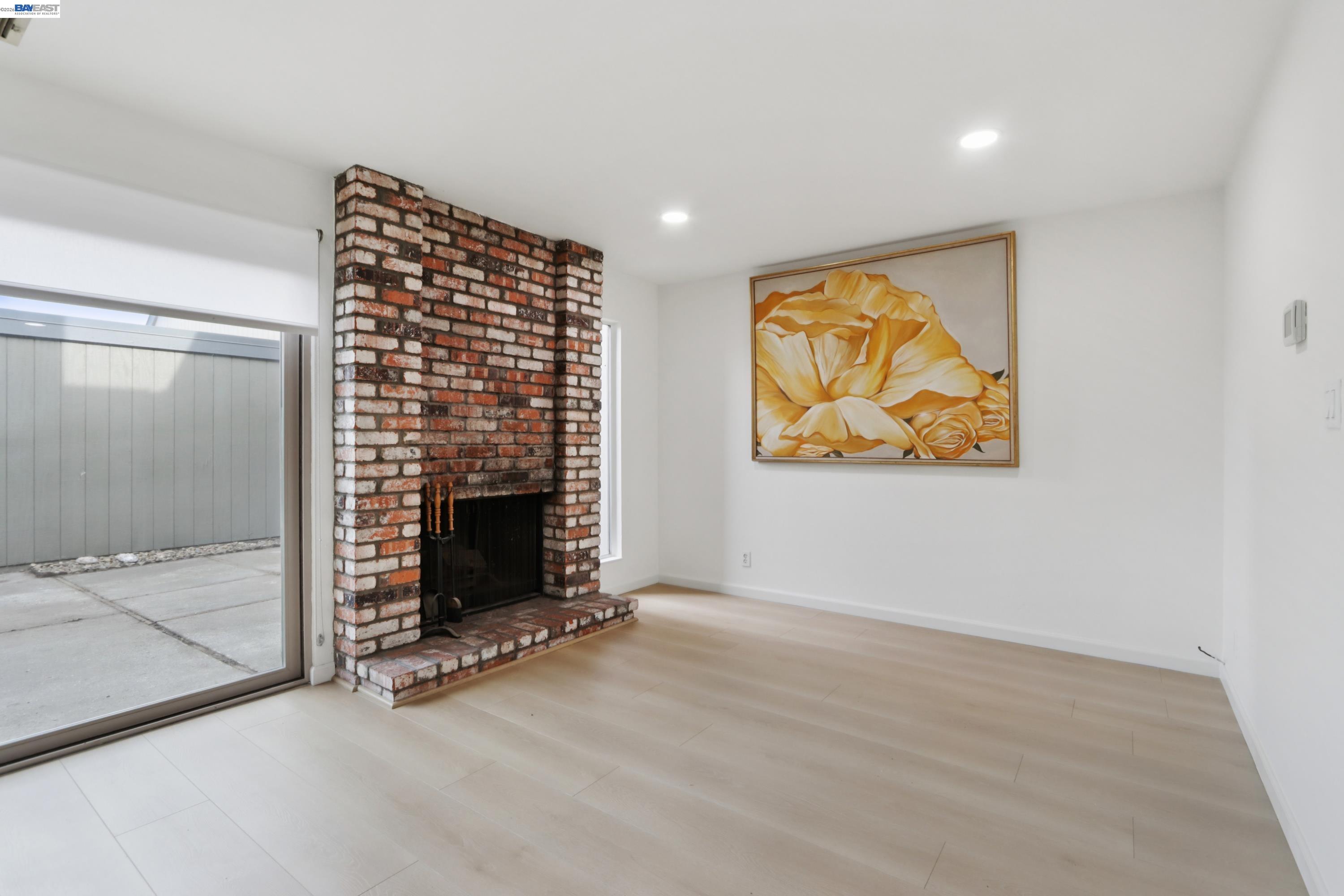 Detail Gallery Image 3 of 16 For 3523 Oleander Ave, Alameda,  CA 94502 - 2 Beds | 1/1 Baths