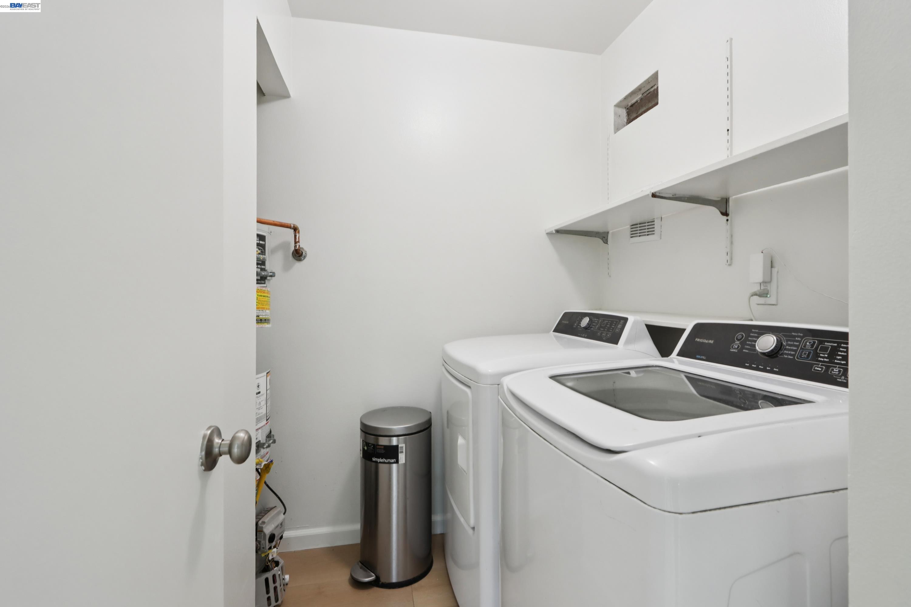 Detail Gallery Image 8 of 16 For 3523 Oleander Ave, Alameda,  CA 94502 - 2 Beds | 1/1 Baths