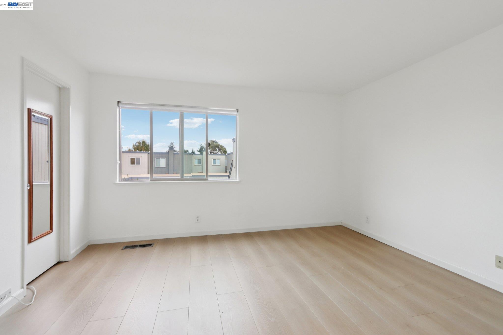 Detail Gallery Image 9 of 16 For 3523 Oleander Ave, Alameda,  CA 94502 - 2 Beds | 1/1 Baths