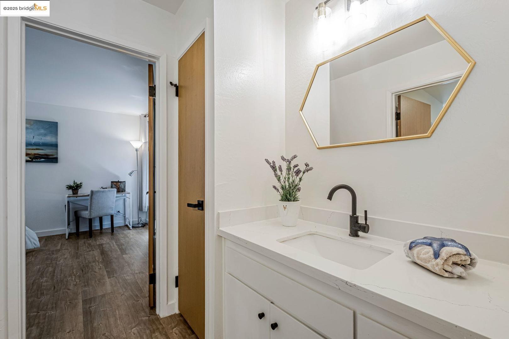 Detail Gallery Image 14 of 22 For 2700 Le Conte Ave #301,  Berkeley,  CA 94709 - 1 Beds | 1 Baths
