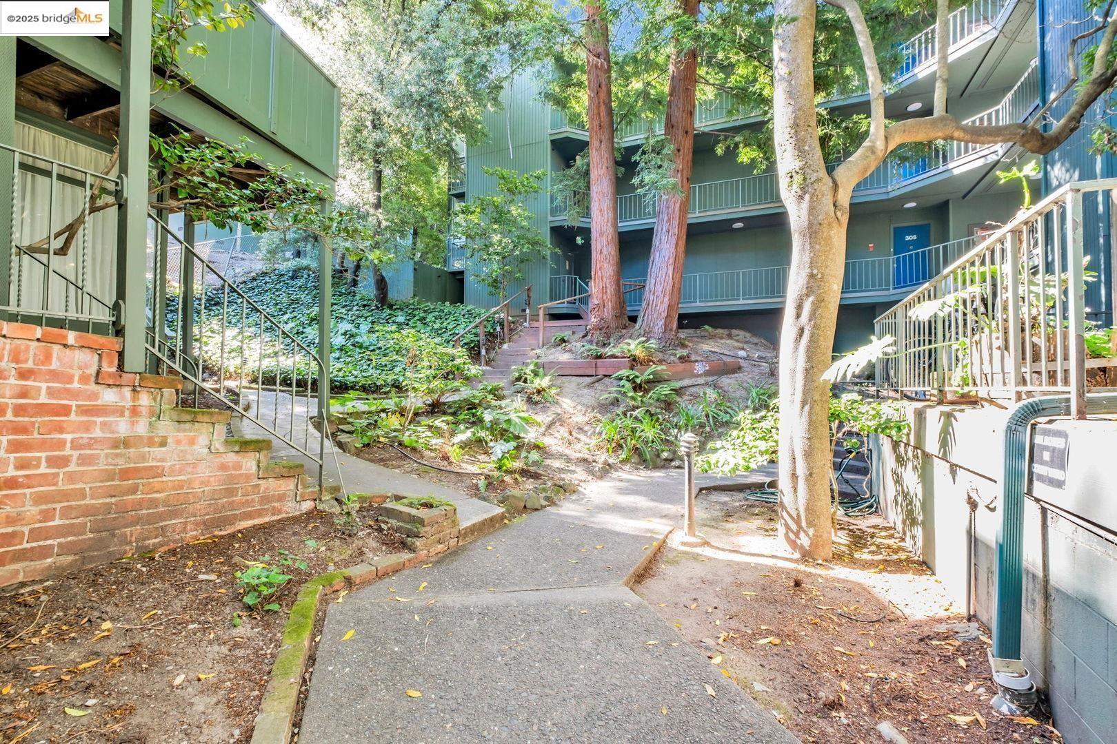 Detail Gallery Image 18 of 22 For 2700 Le Conte Ave #301,  Berkeley,  CA 94709 - 1 Beds | 1 Baths