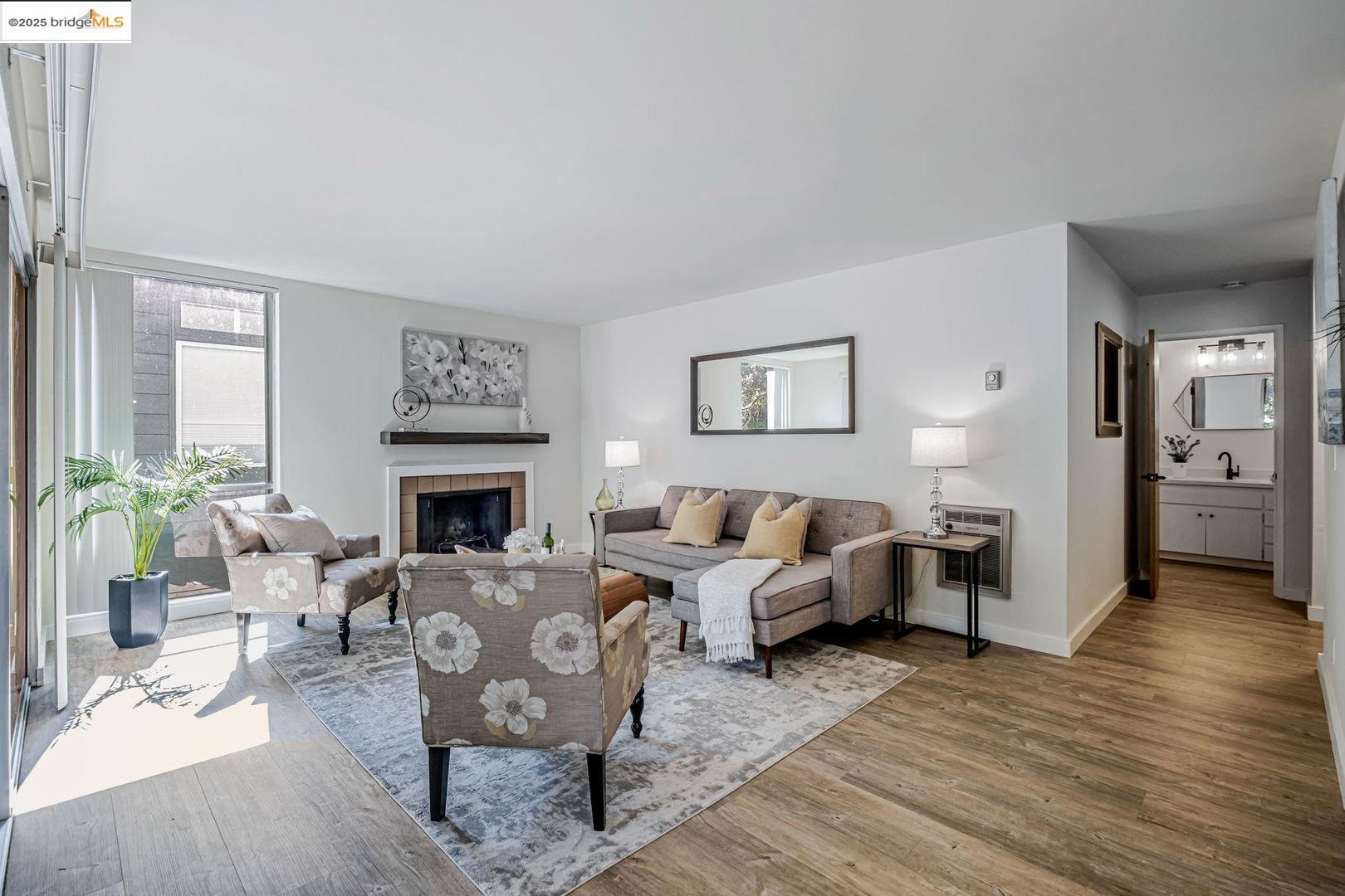 Detail Gallery Image 5 of 22 For 2700 Le Conte Ave #301,  Berkeley,  CA 94709 - 1 Beds | 1 Baths