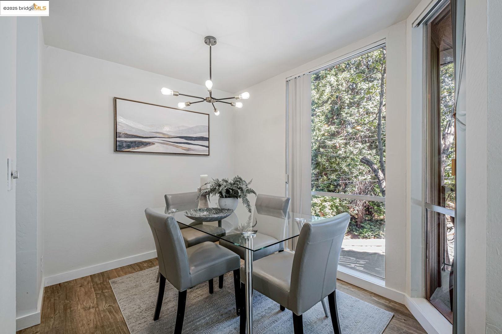 Detail Gallery Image 6 of 22 For 2700 Le Conte Ave #301,  Berkeley,  CA 94709 - 1 Beds | 1 Baths