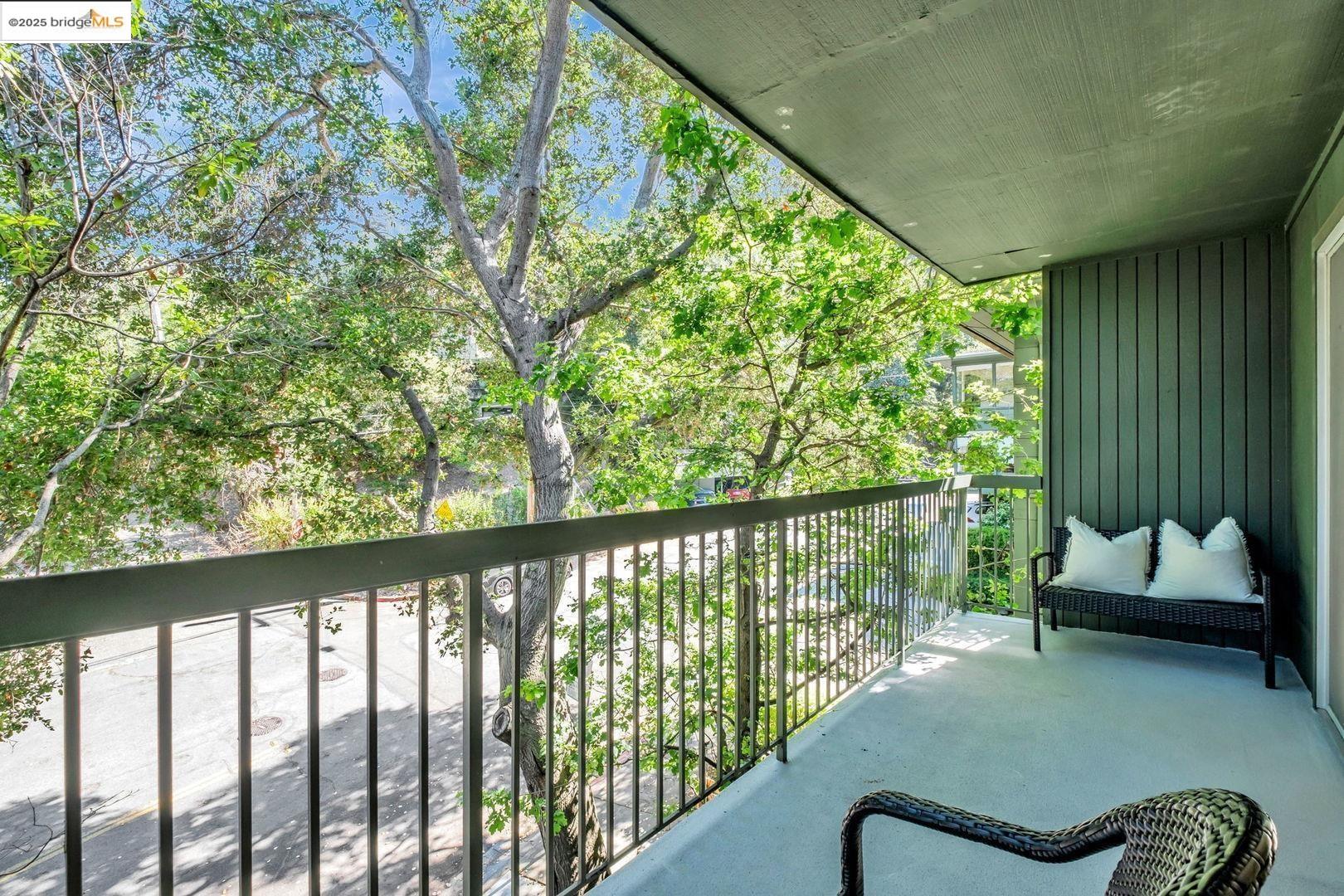 Detail Gallery Image 7 of 22 For 2700 Le Conte Ave #301,  Berkeley,  CA 94709 - 1 Beds | 1 Baths