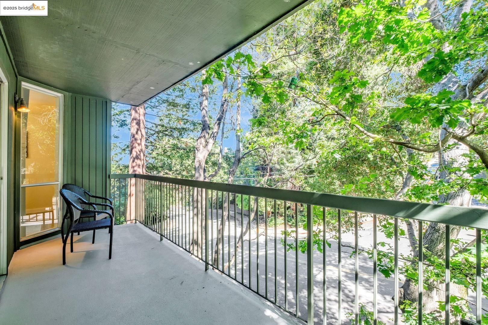 Detail Gallery Image 8 of 22 For 2700 Le Conte Ave #301,  Berkeley,  CA 94709 - 1 Beds | 1 Baths