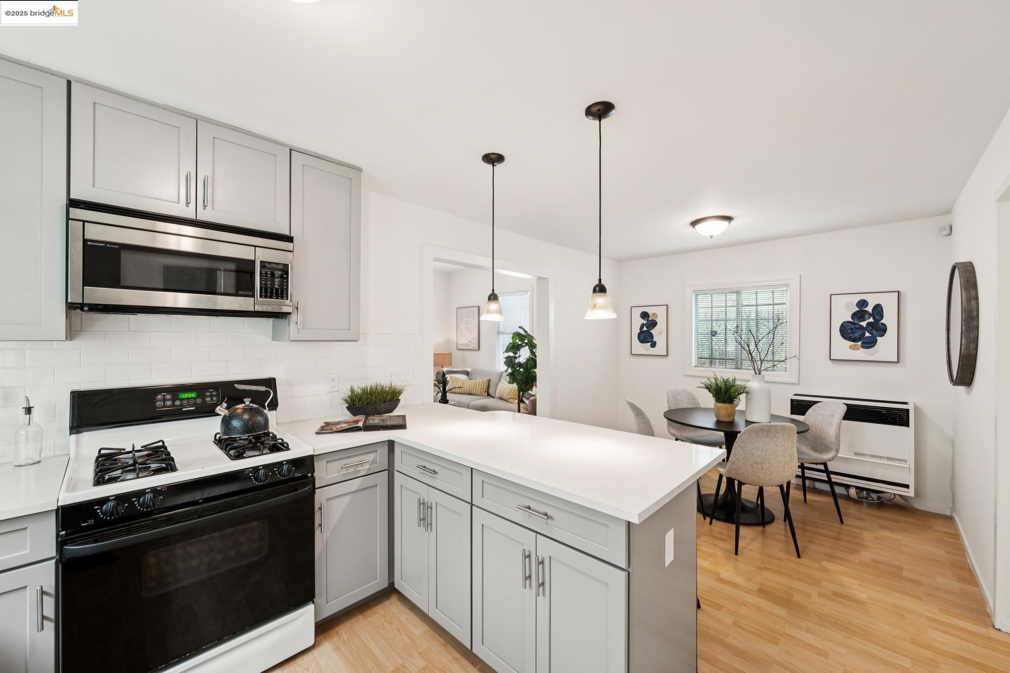 Detail Gallery Image 16 of 46 For 1420 E 33rd St, Oakland,  CA 94602 - 3 Beds | 1 Baths