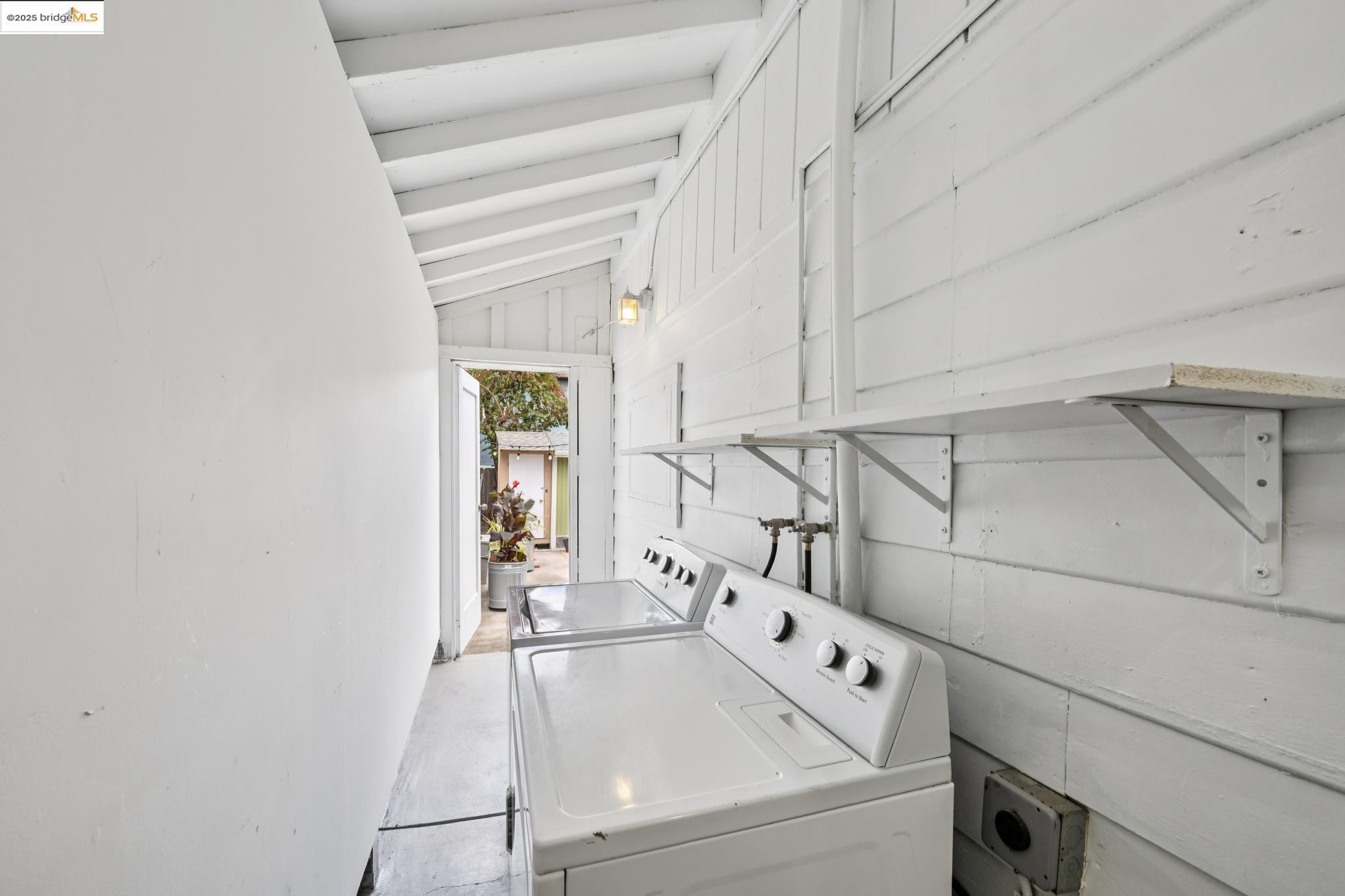 Detail Gallery Image 35 of 46 For 1420 E 33rd St, Oakland,  CA 94602 - 3 Beds | 1 Baths