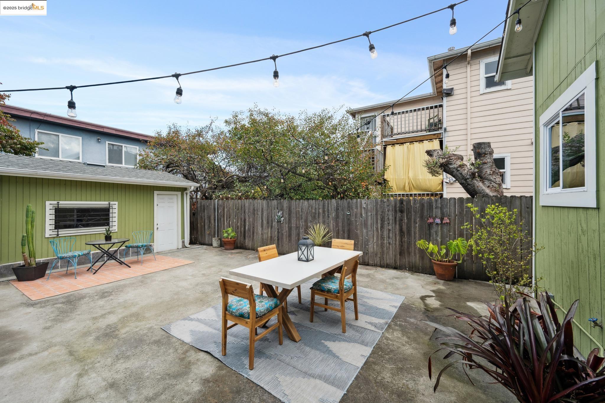 Detail Gallery Image 36 of 46 For 1420 E 33rd St, Oakland,  CA 94602 - 3 Beds | 1 Baths