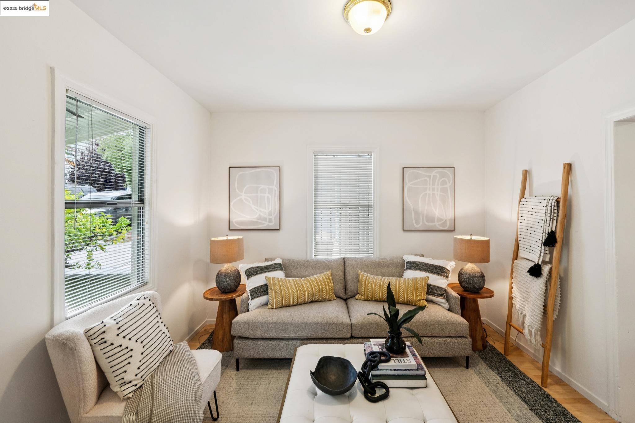 Detail Gallery Image 5 of 46 For 1420 E 33rd St, Oakland,  CA 94602 - 3 Beds | 1 Baths