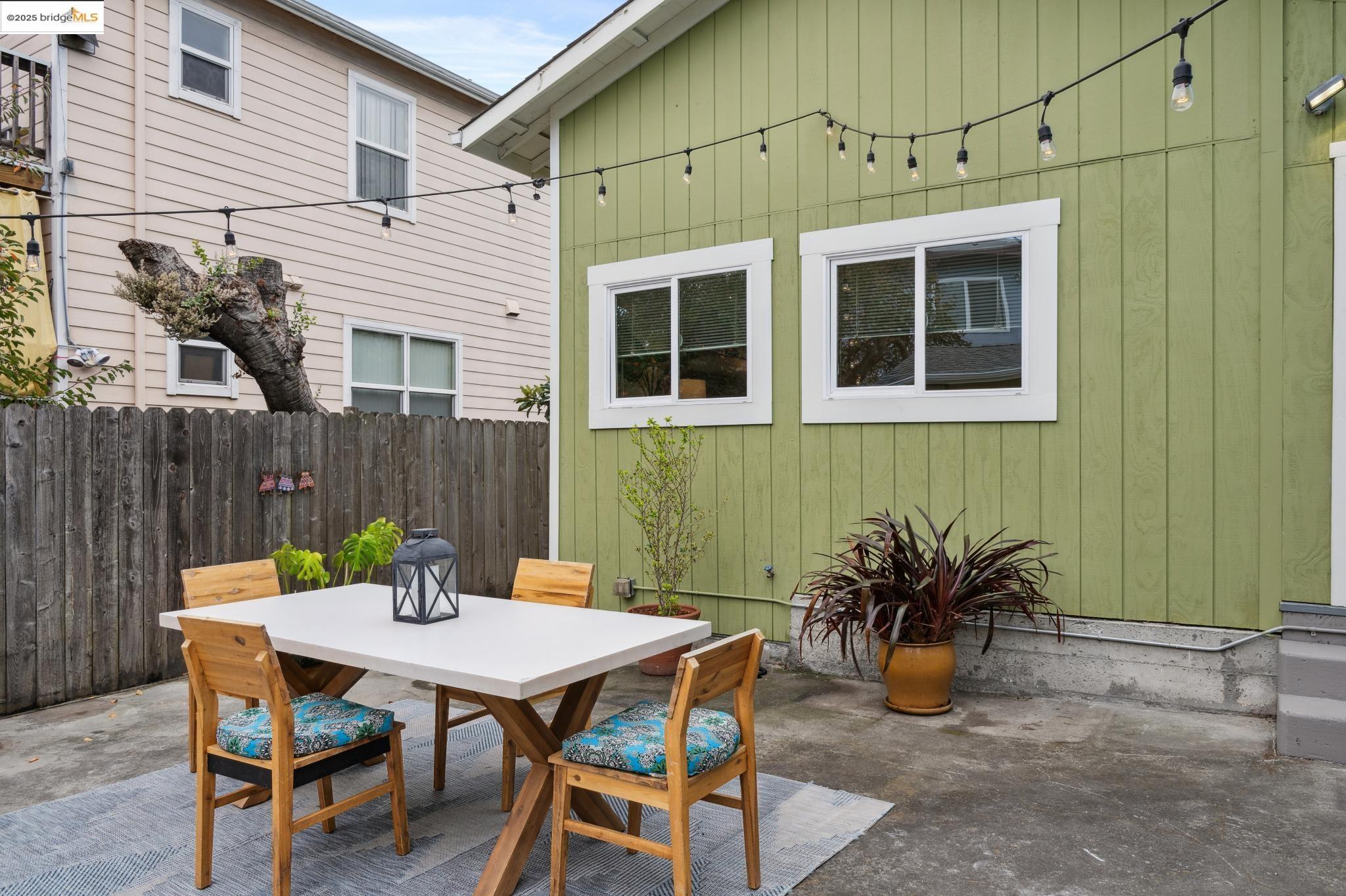 Detail Gallery Image 44 of 46 For 1420 E 33rd St, Oakland,  CA 94602 - 3 Beds | 1 Baths