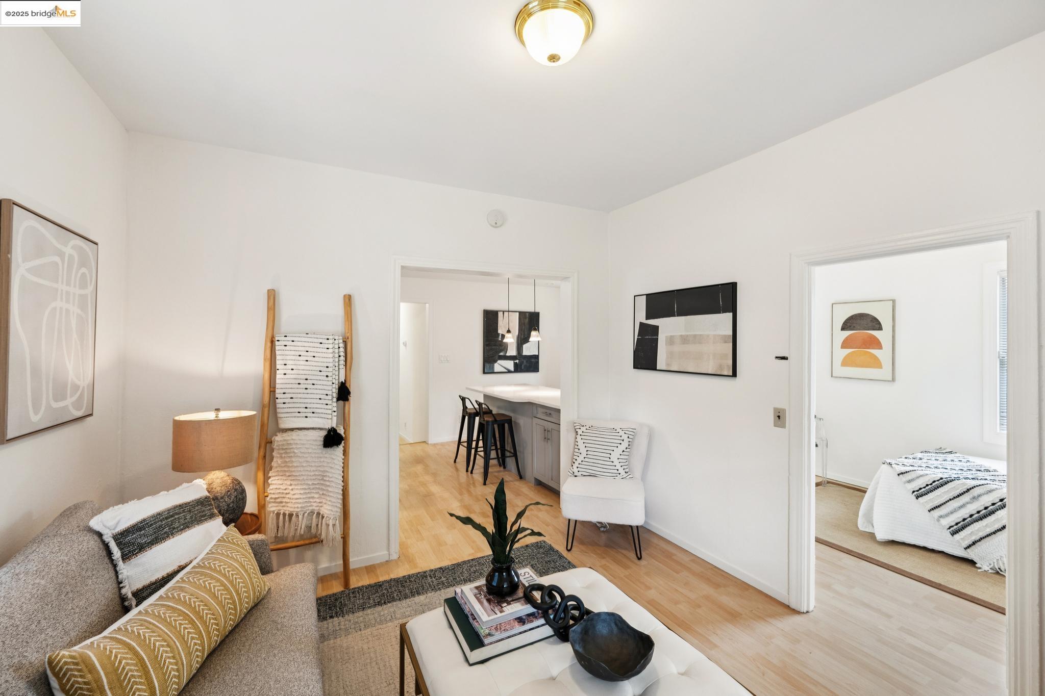 Detail Gallery Image 7 of 46 For 1420 E 33rd St, Oakland,  CA 94602 - 3 Beds | 1 Baths